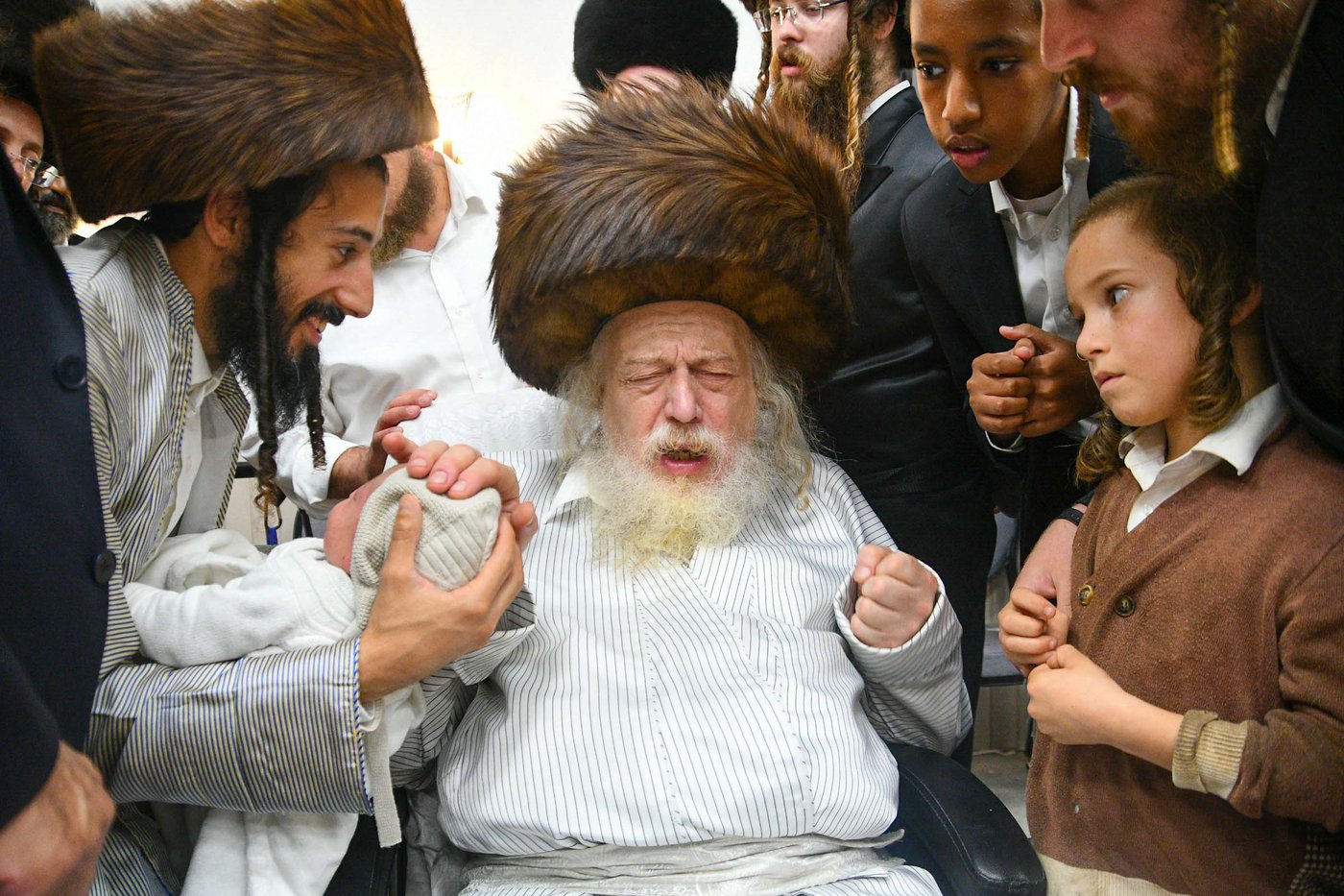 האדמו"ר ממבקשי אמונה שליט"א בעמנואל | צילום: ארי קופרשטוק