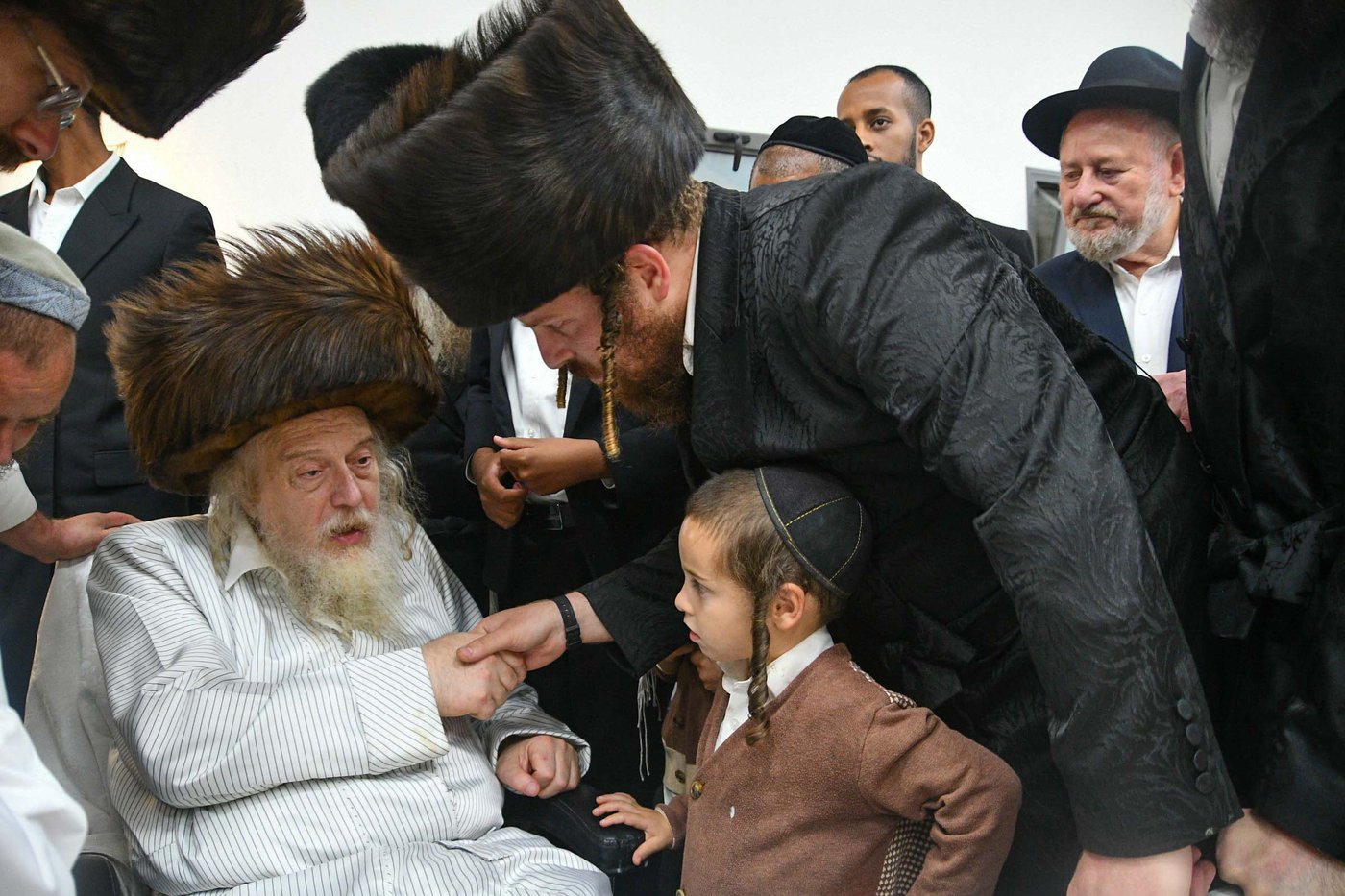האדמו"ר ממבקשי אמונה שליט"א בעמנואל | צילום: ארי קופרשטוק