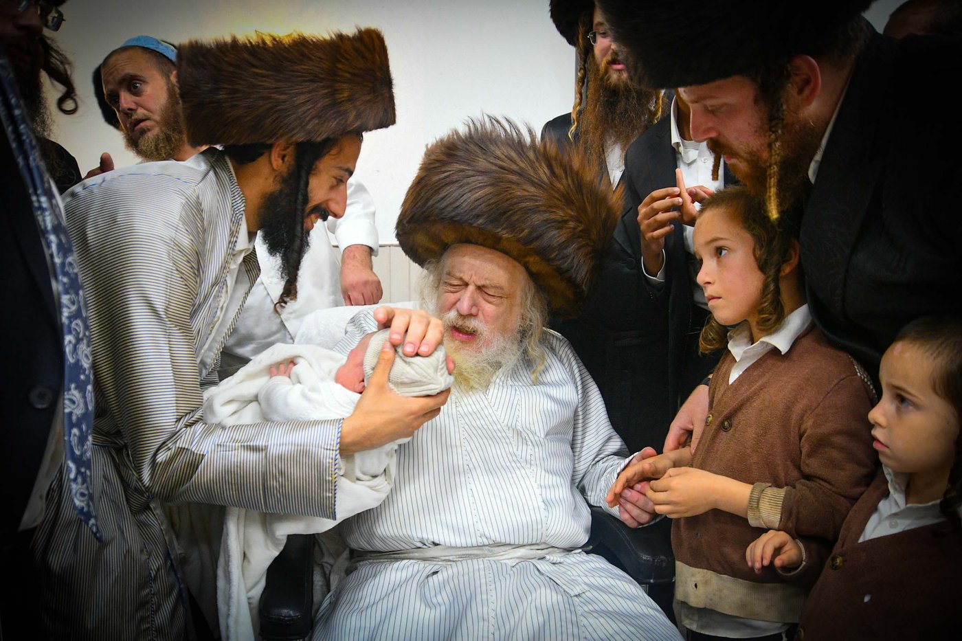 האדמו"ר ממבקשי אמונה שליט"א בעמנואל | צילום: ארי קופרשטוק