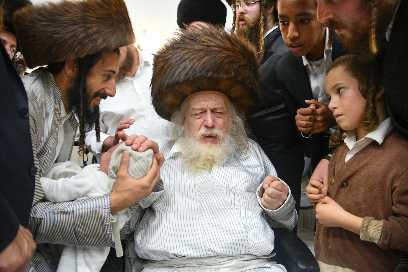 האדמו"ר ממבקשי אמונה שליט"א בעמנואל | צילום: ארי קופרשטוק