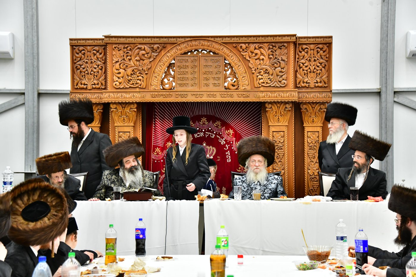 שמחת בר המצווה בחצר זוטשקא | צילום: שוקי לרר