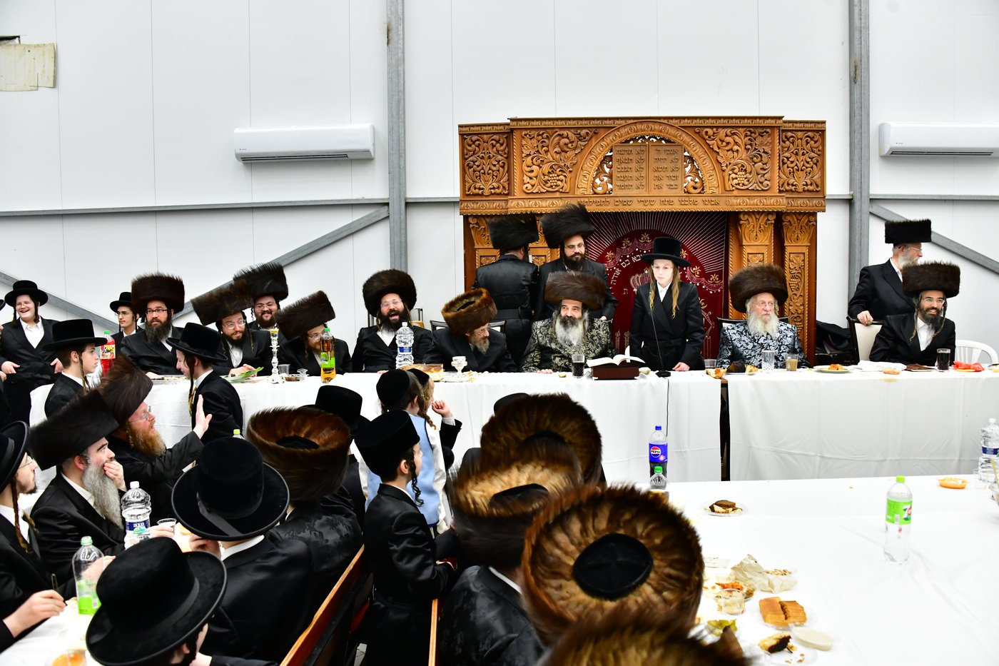 שמחת בר המצווה בחצר זוטשקא | צילום: שוקי לרר