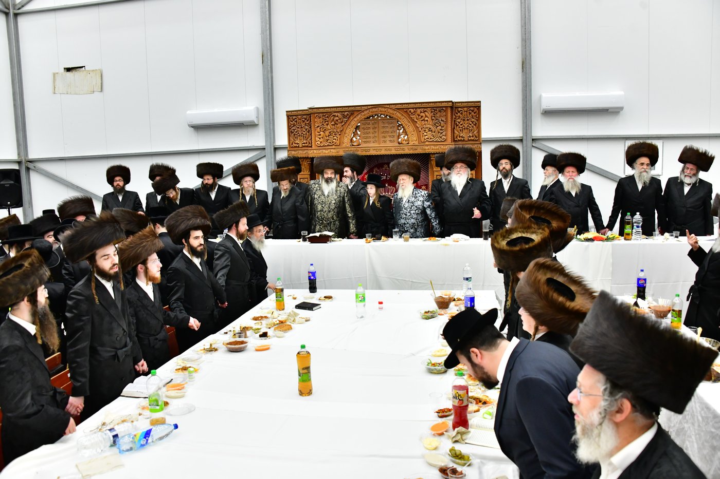 שמחת בר המצווה בחצר זוטשקא | צילום: שוקי לרר
