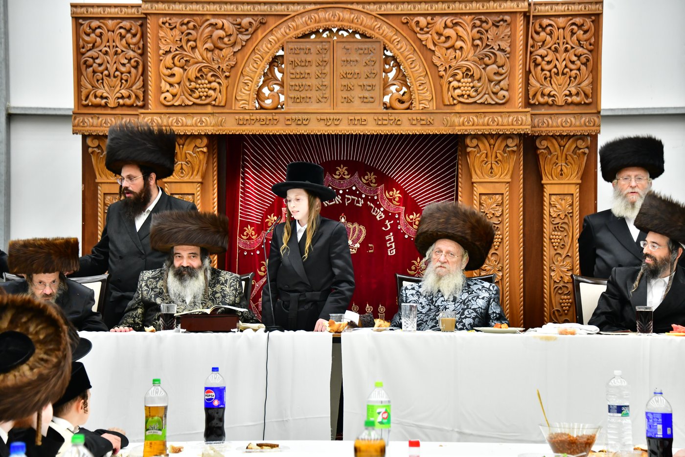 שמחת בר המצווה בחצר זוטשקא | צילום: שוקי לרר