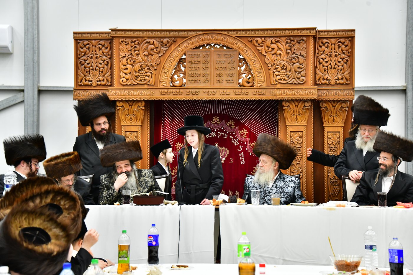 שמחת בר המצווה בחצר זוטשקא | צילום: שוקי לרר