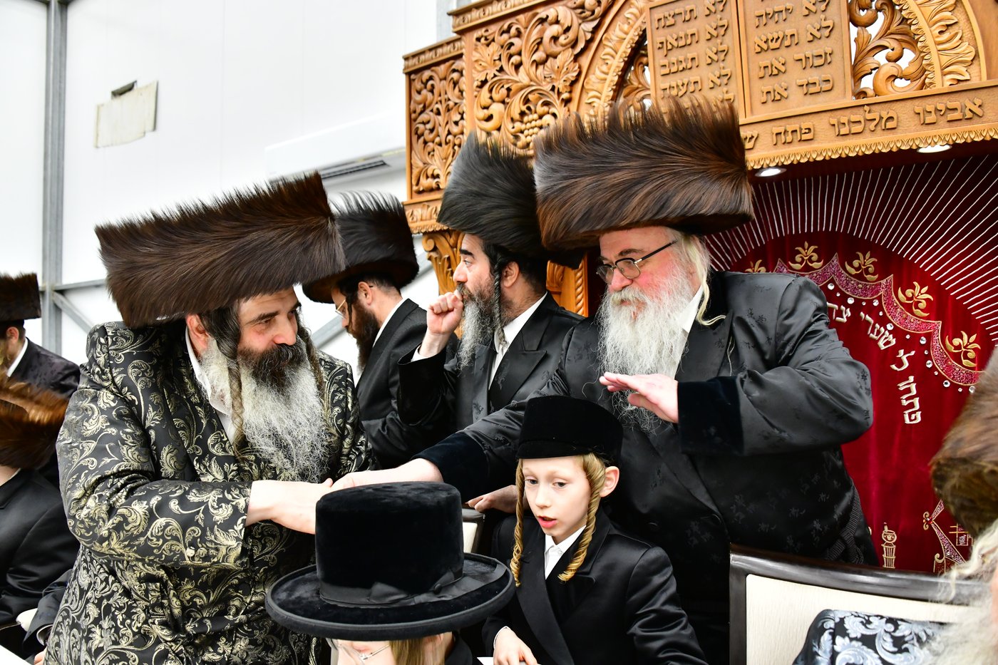 שמחת בר המצווה בחצר זוטשקא | צילום: שוקי לרר