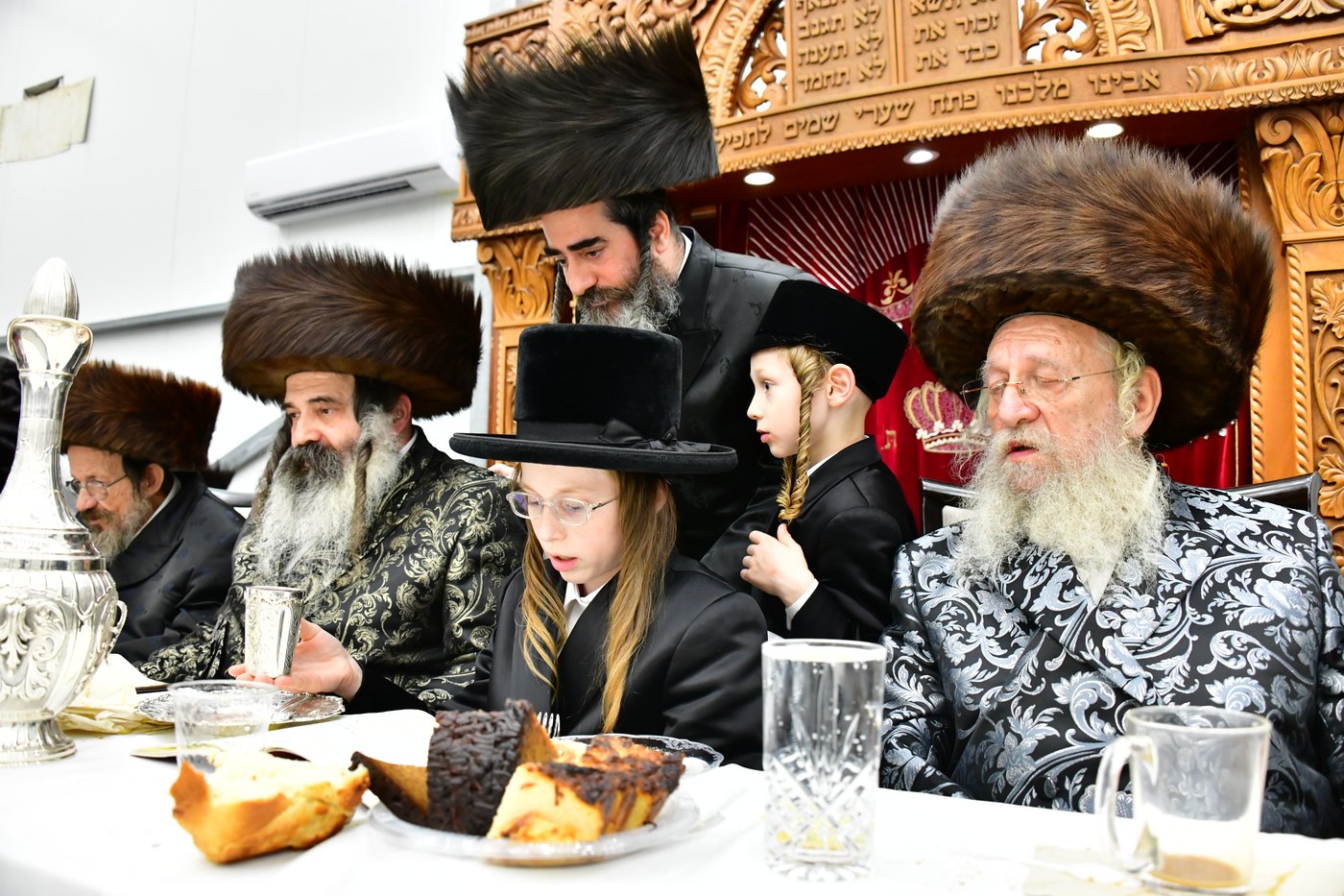 שמחת בר המצווה בחצר זוטשקא | צילום: שוקי לרר