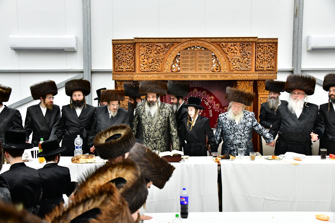 שמחת בר המצווה בחצר זוטשקא | צילום: שוקי לרר