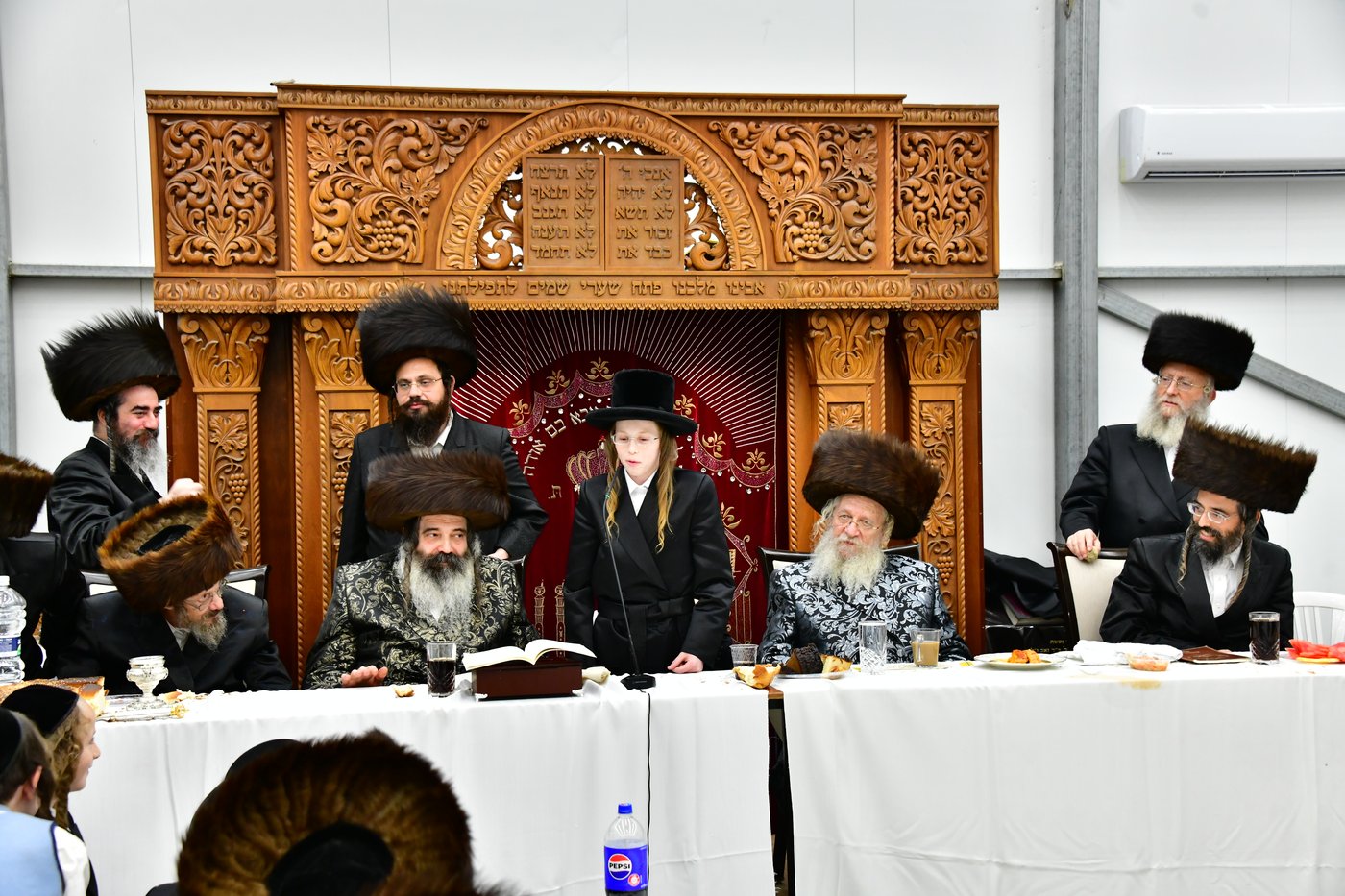 שמחת בר המצווה בחצר זוטשקא | צילום: שוקי לרר