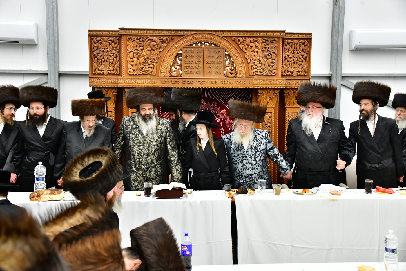 שמחת בר המצווה בחצר זוטשקא | צילום: שוקי לרר