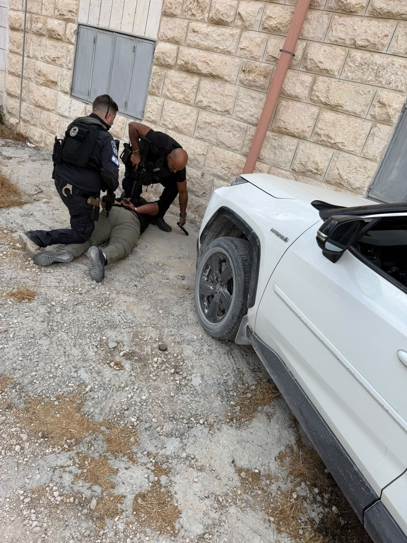 מרדף סוער בגוש עציון: ירי, ניסיון ניגוח ומנוסה רגלית