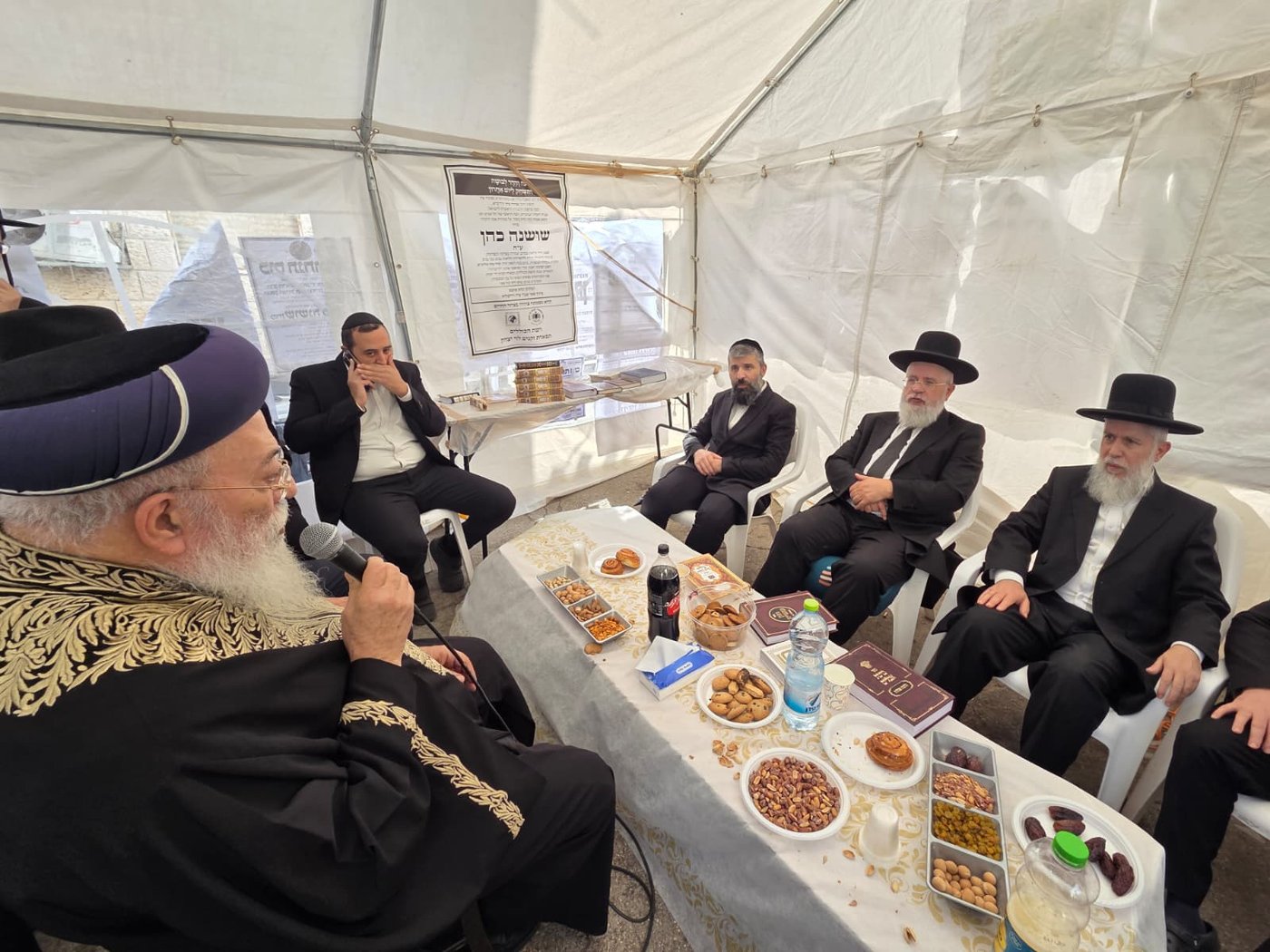 ניחום אבלים אצל הרבנים לבית כהן | צילום: באדיבות המצלם