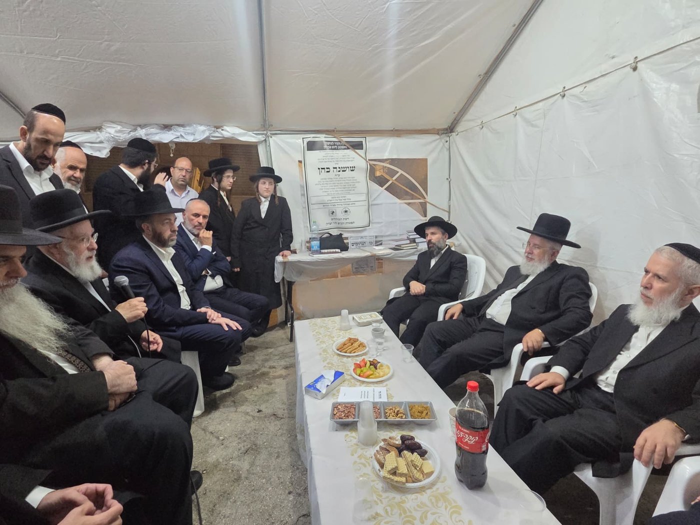ניחום אבלים אצל הרבנים לבית כהן | צילום: באדיבות המצלם