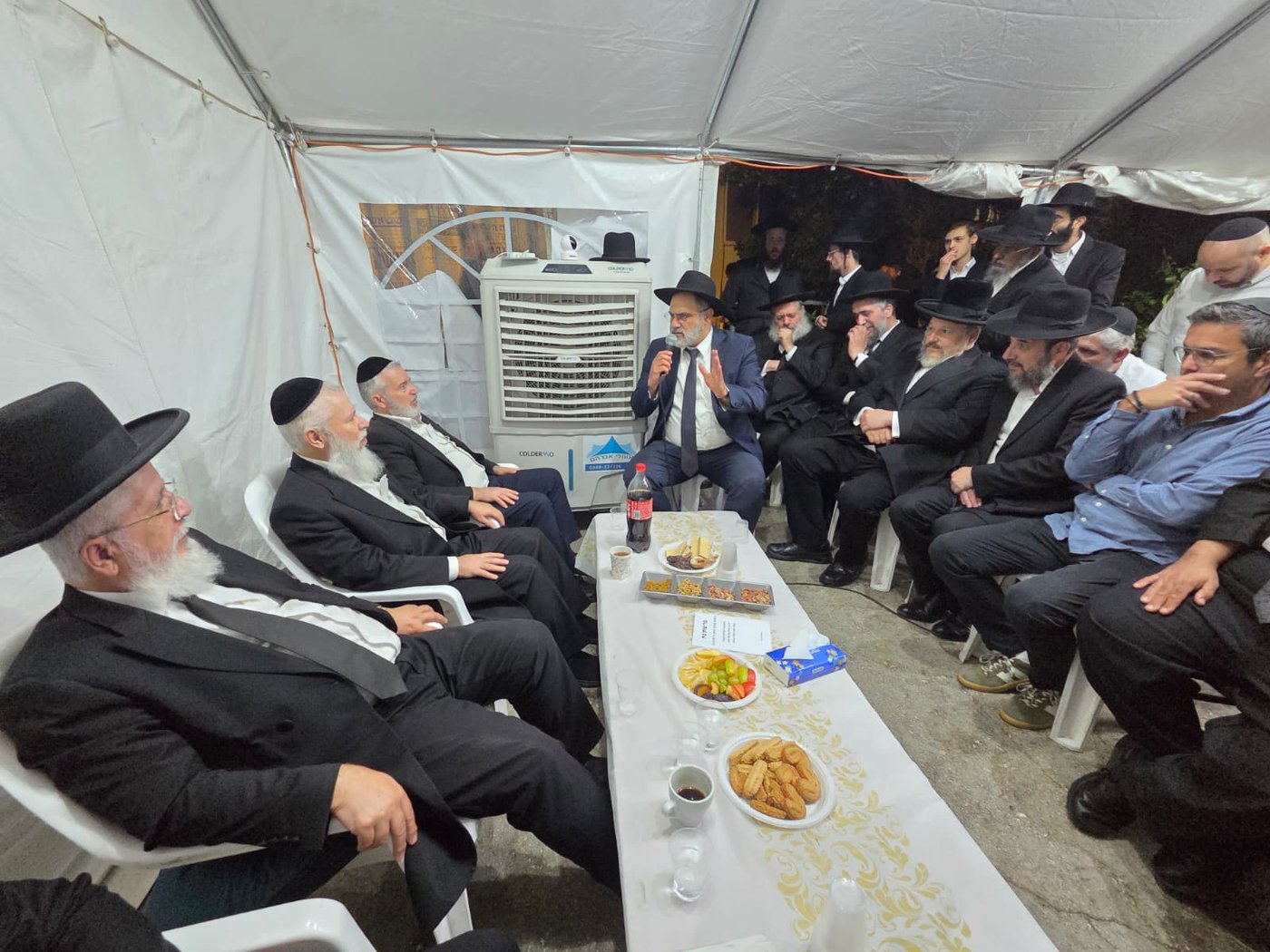 ניחום אבלים אצל הרבנים לבית כהן | צילום: באדיבות המצלם