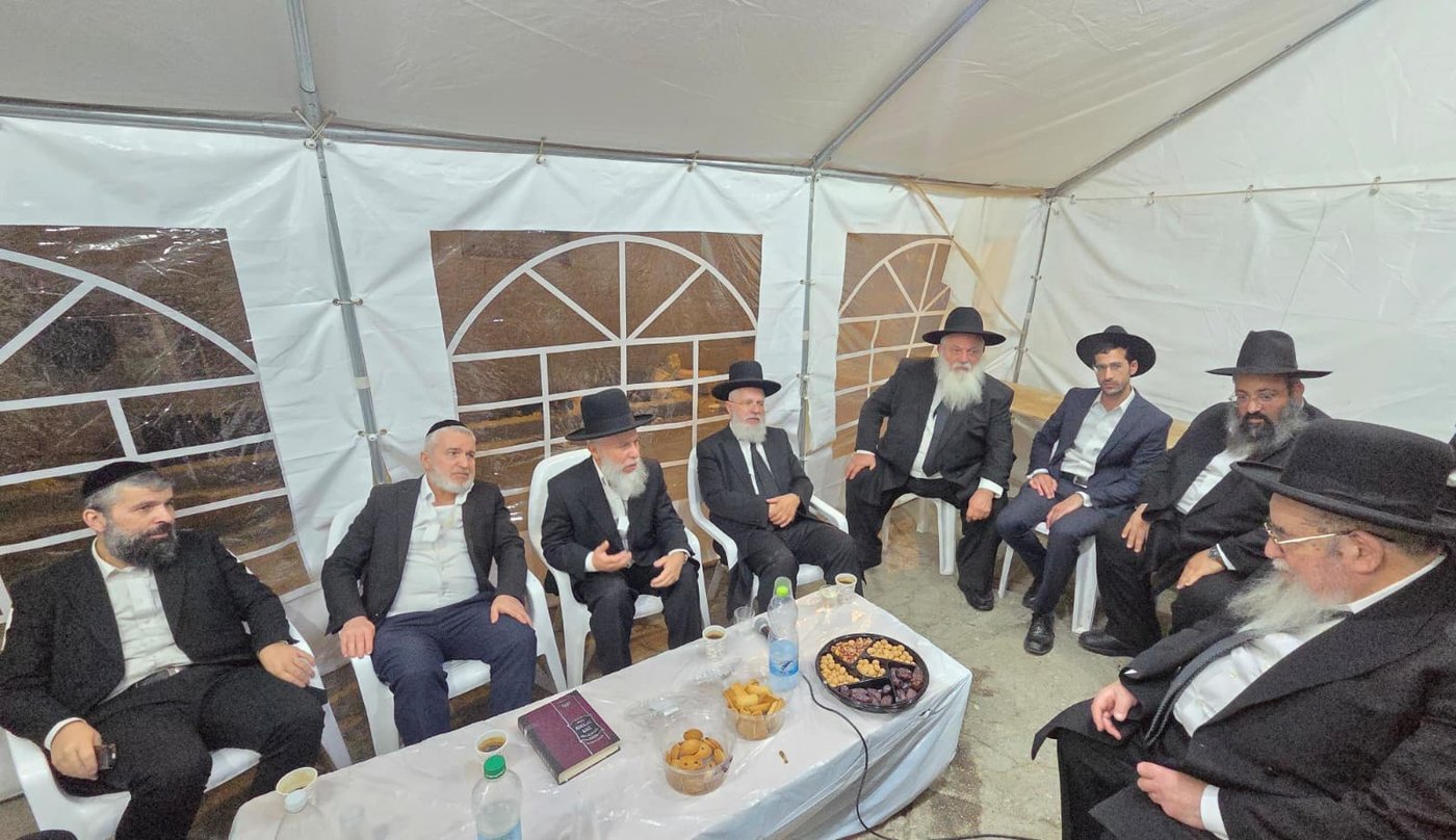 ניחום אבלים אצל הרבנים לבית כהן | צילום: באדיבות המצלם