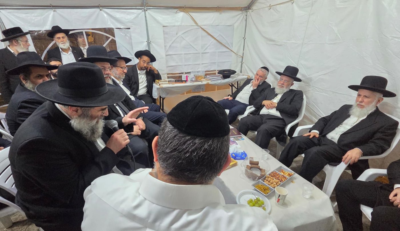 ניחום אבלים אצל הרבנים לבית כהן | צילום: באדיבות המצלם