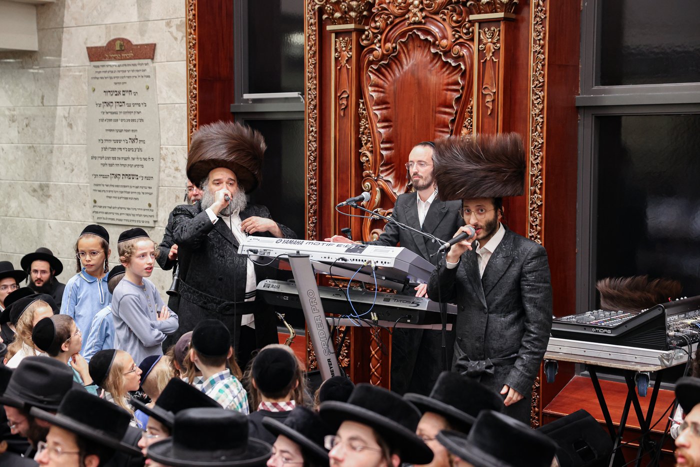 הכנסת ספר התורה | צילום: א. אייזנבאך