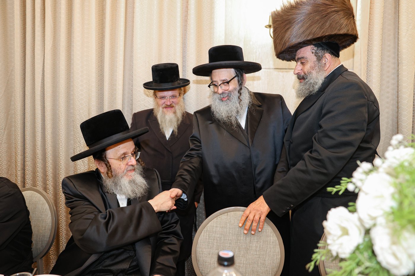 הכנסת ספר התורה | צילום: א. אייזנבאך
