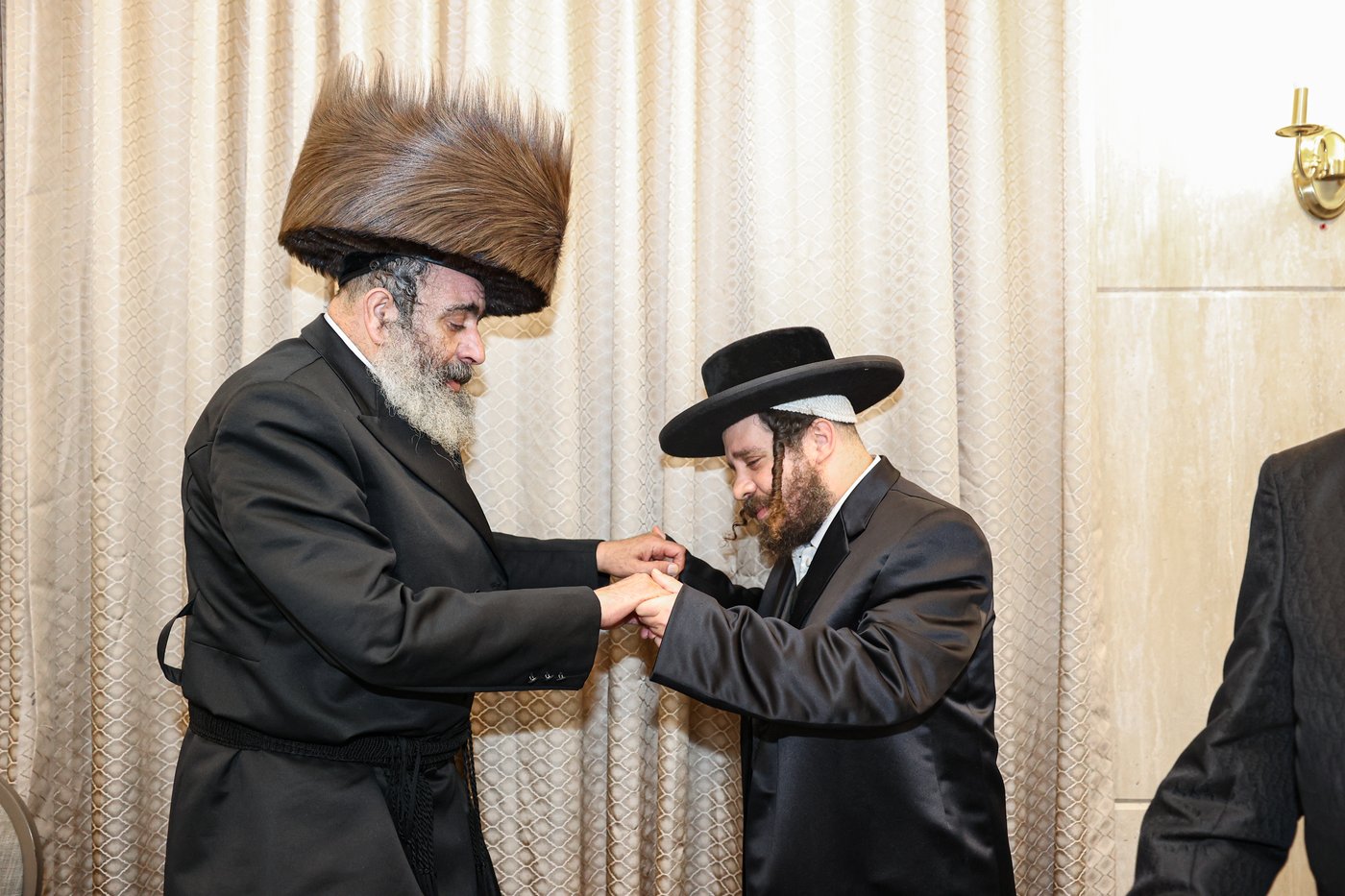 הכנסת ספר התורה | צילום: א. אייזנבאך