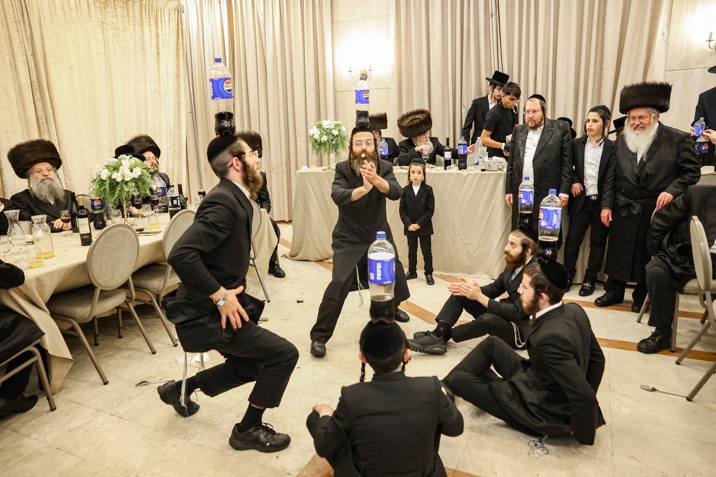 הכנסת ספר התורה | צילום: א. אייזנבאך