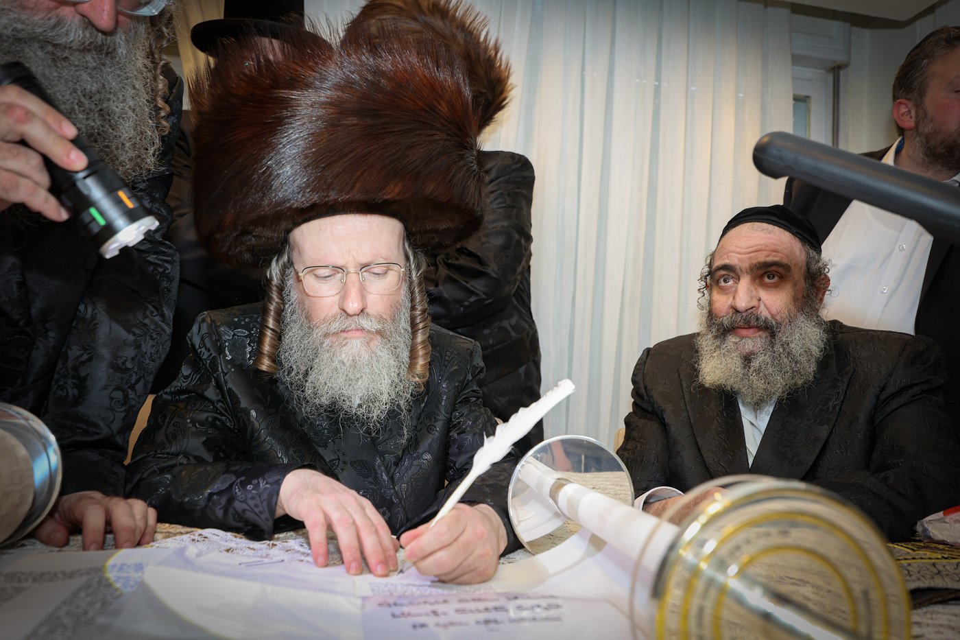 הכנסת ספר התורה | צילום: א. אייזנבאך