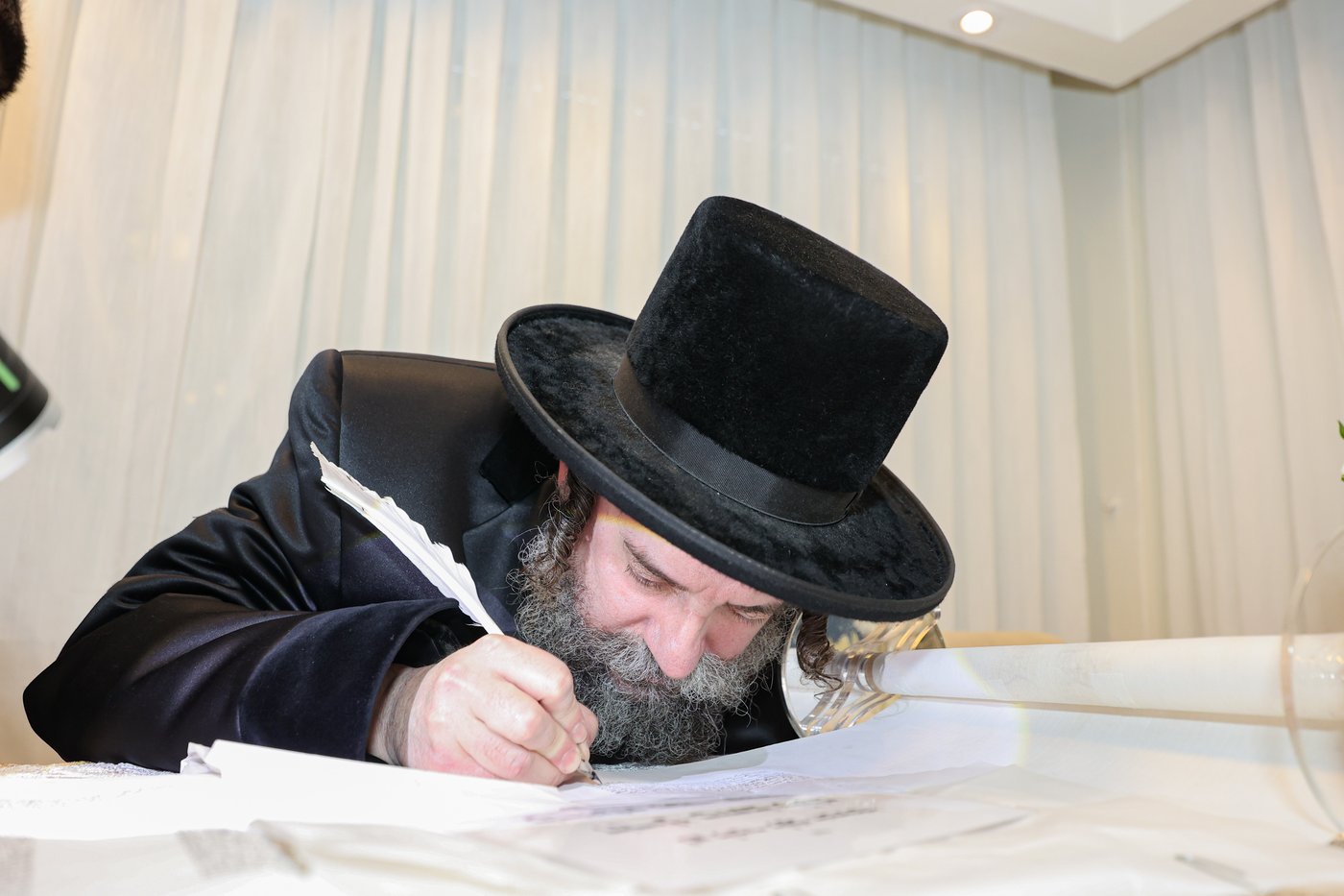 הכנסת ספר התורה | צילום: א. אייזנבאך