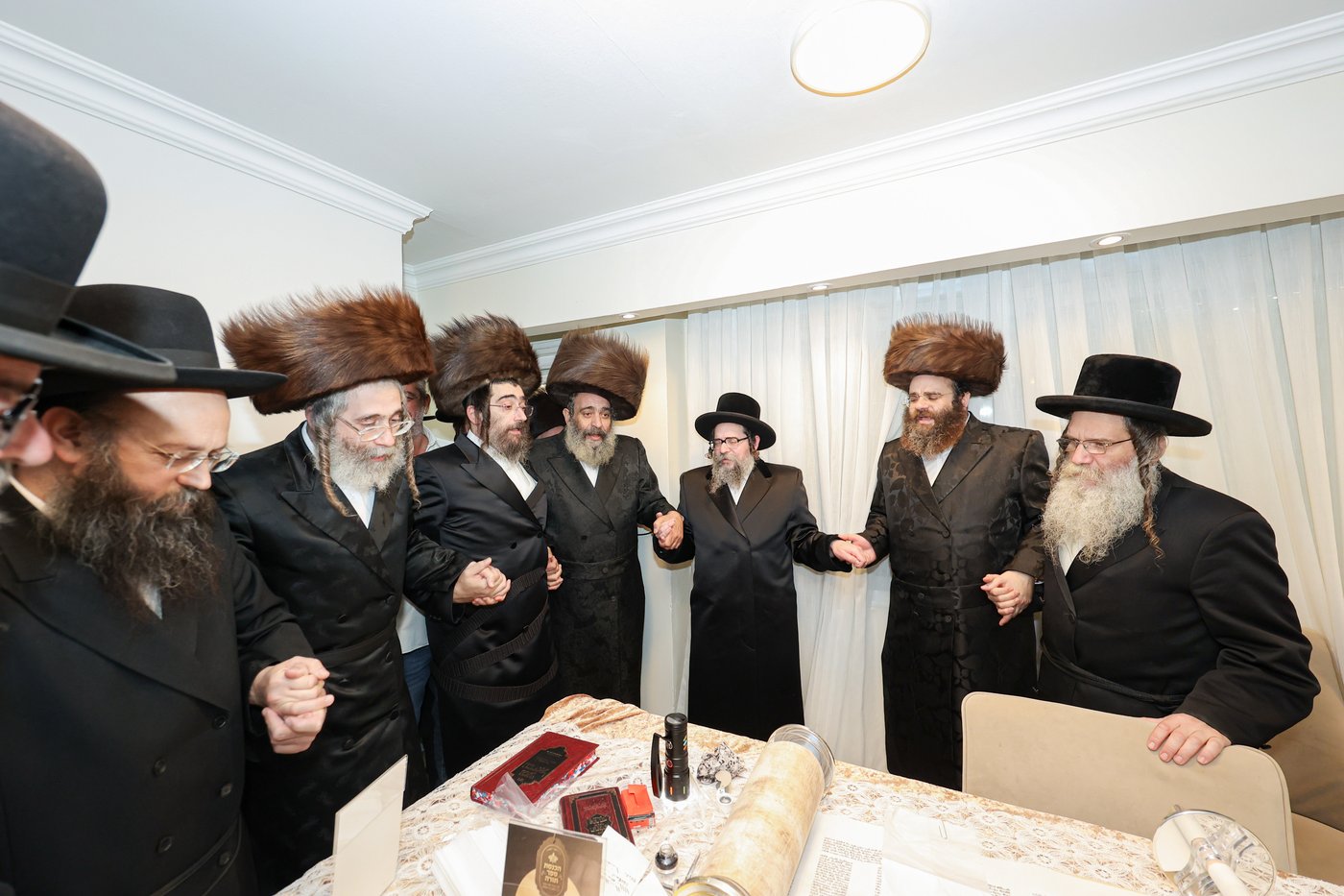 הכנסת ספר התורה | צילום: א. אייזנבאך