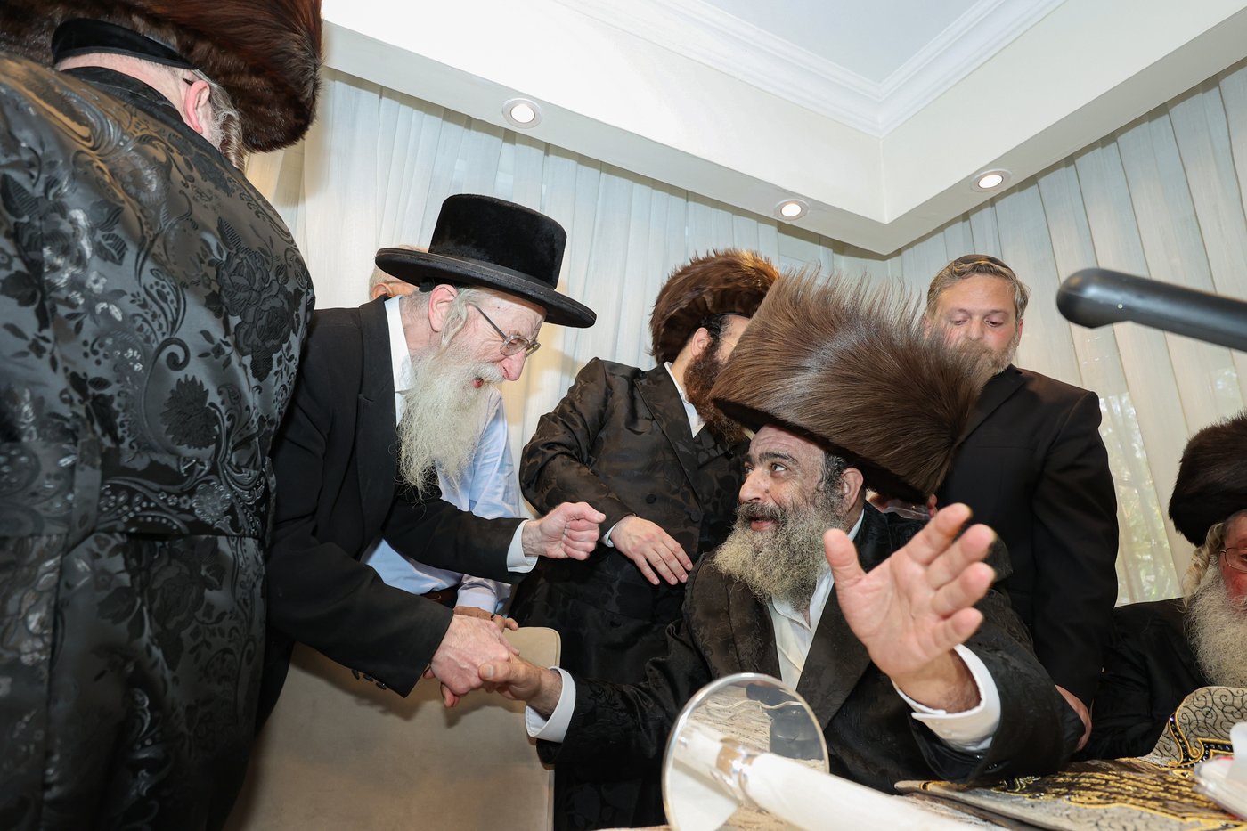 הכנסת ספר התורה | צילום: א. אייזנבאך