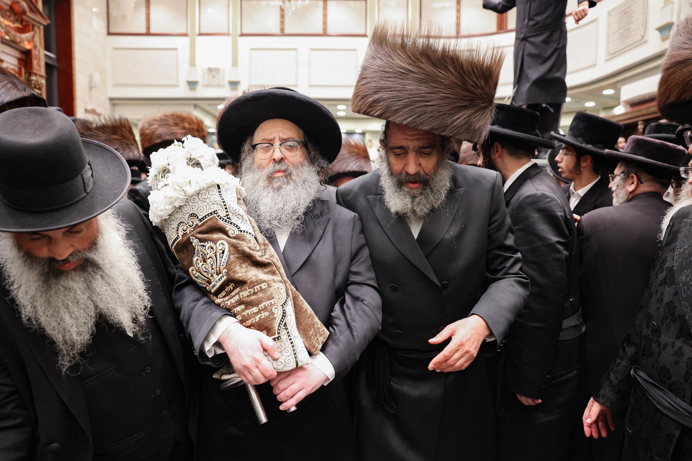 הכנסת ספר התורה | צילום: א. אייזנבאך