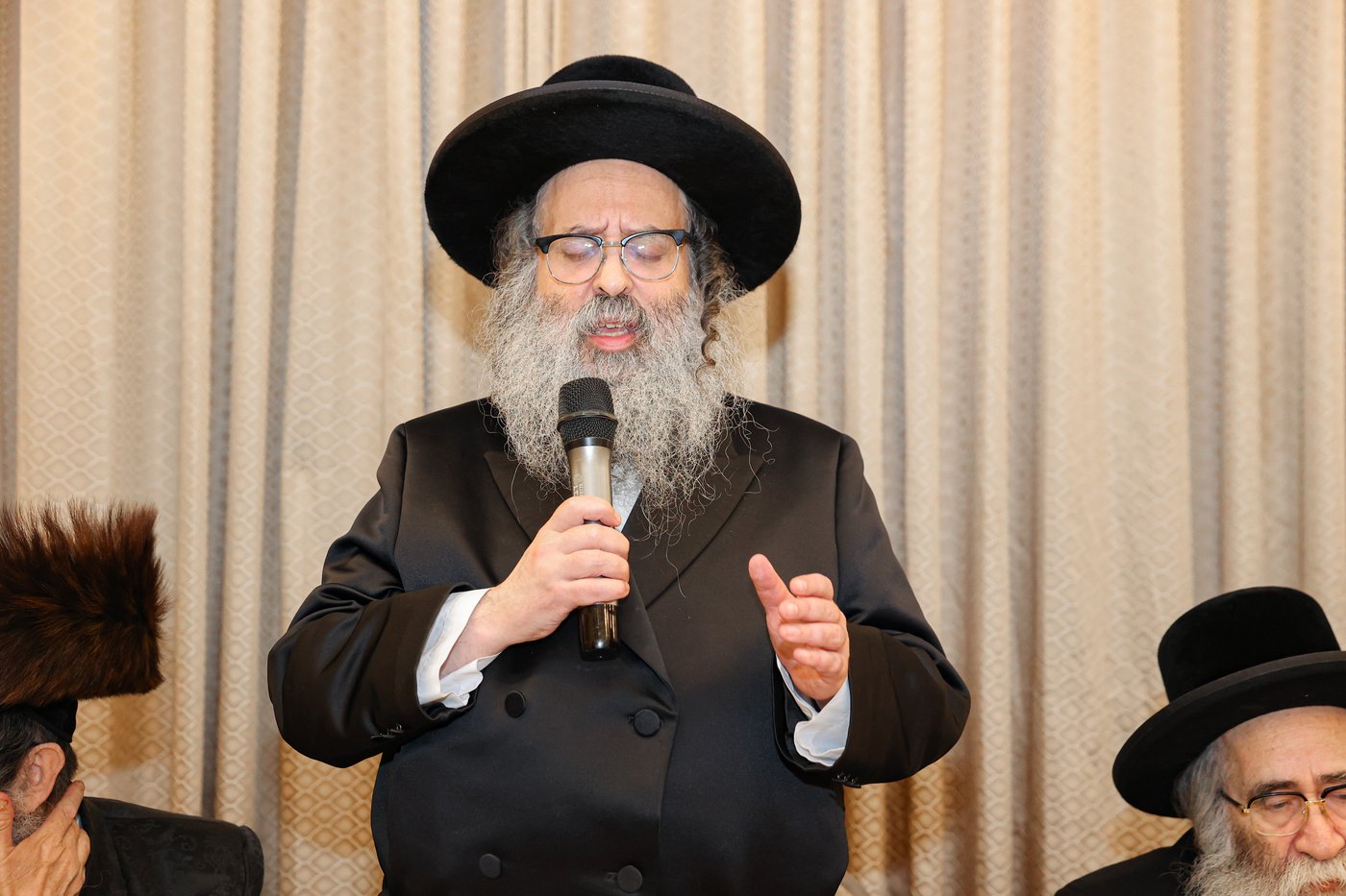 הכנסת ספר התורה | צילום: א. אייזנבאך