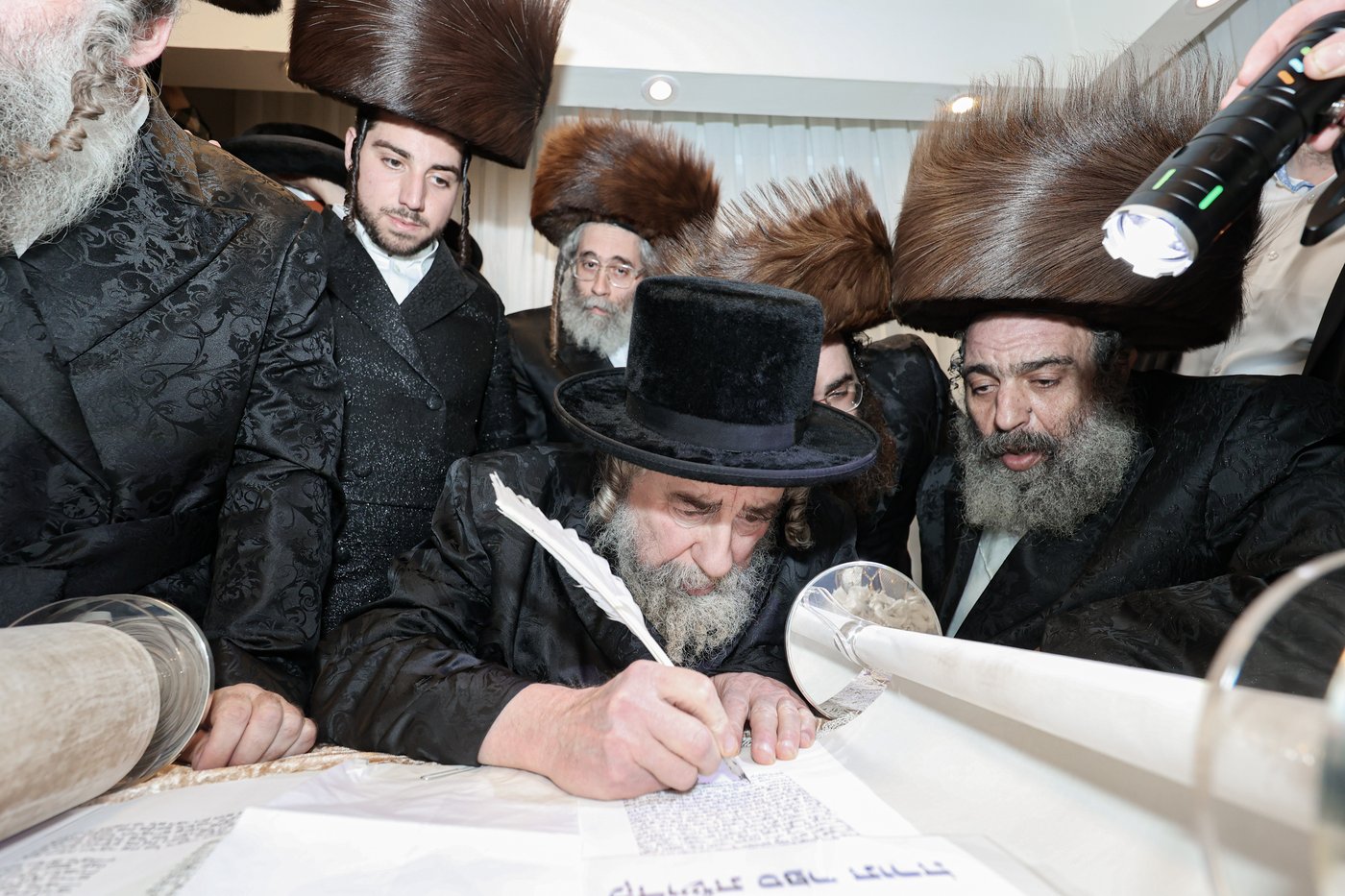 הכנסת ספר התורה | צילום: א. אייזנבאך