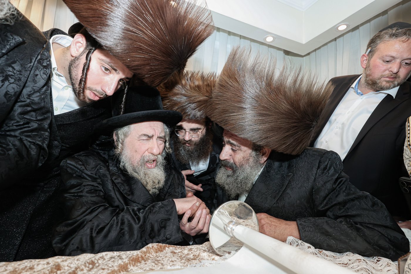 הכנסת ספר התורה | צילום: א. אייזנבאך
