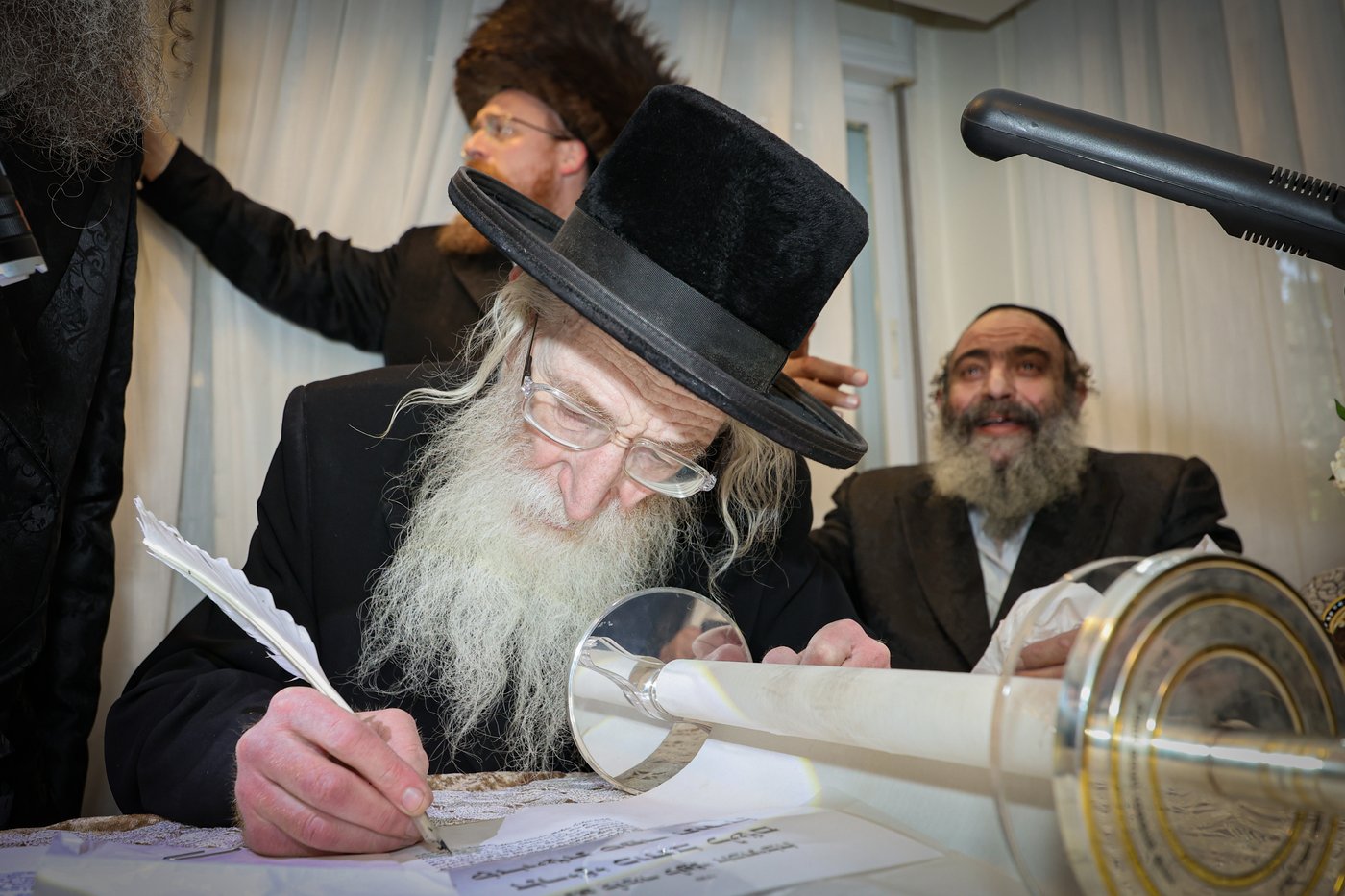 הכנסת ספר התורה | צילום: א. אייזנבאך
