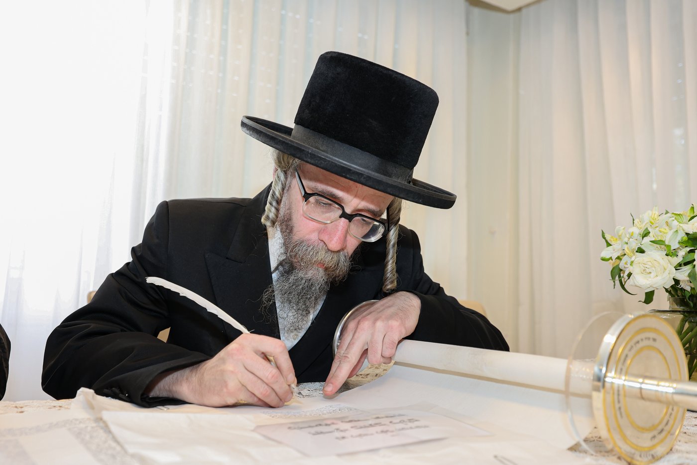 הכנסת ספר התורה | צילום: א. אייזנבאך