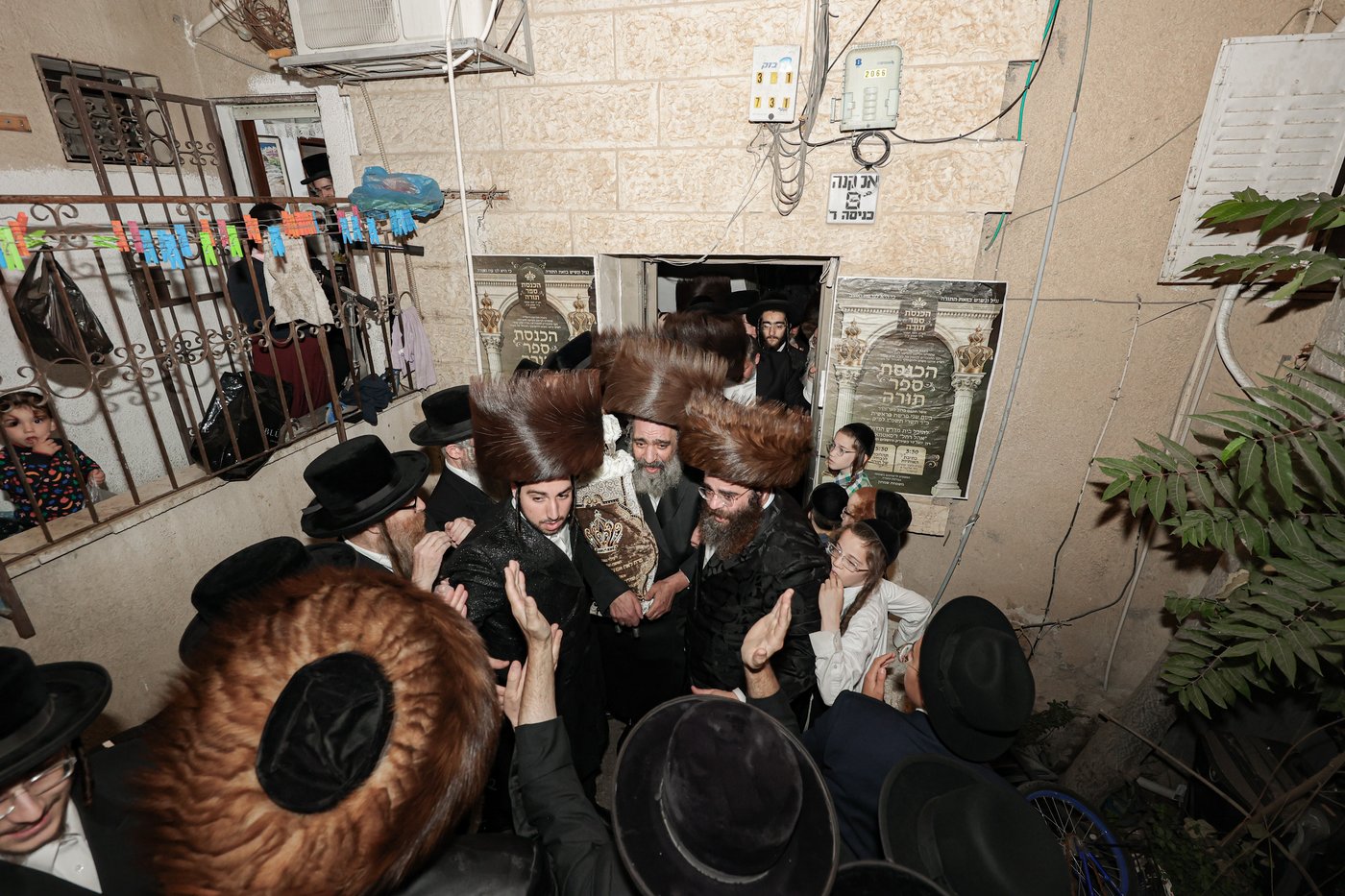הכנסת ספר התורה | צילום: א. אייזנבאך