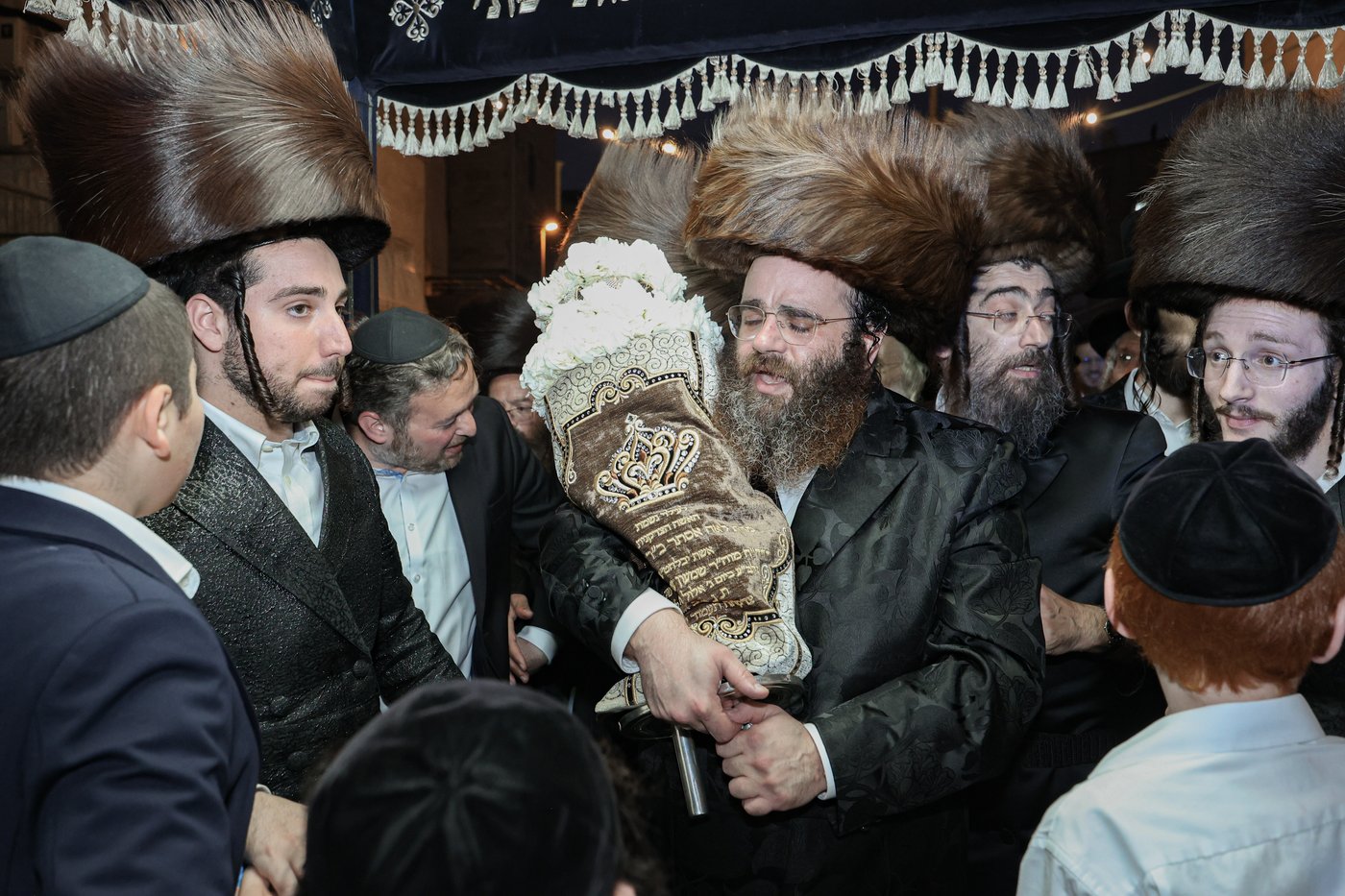 הכנסת ספר התורה | צילום: א. אייזנבאך