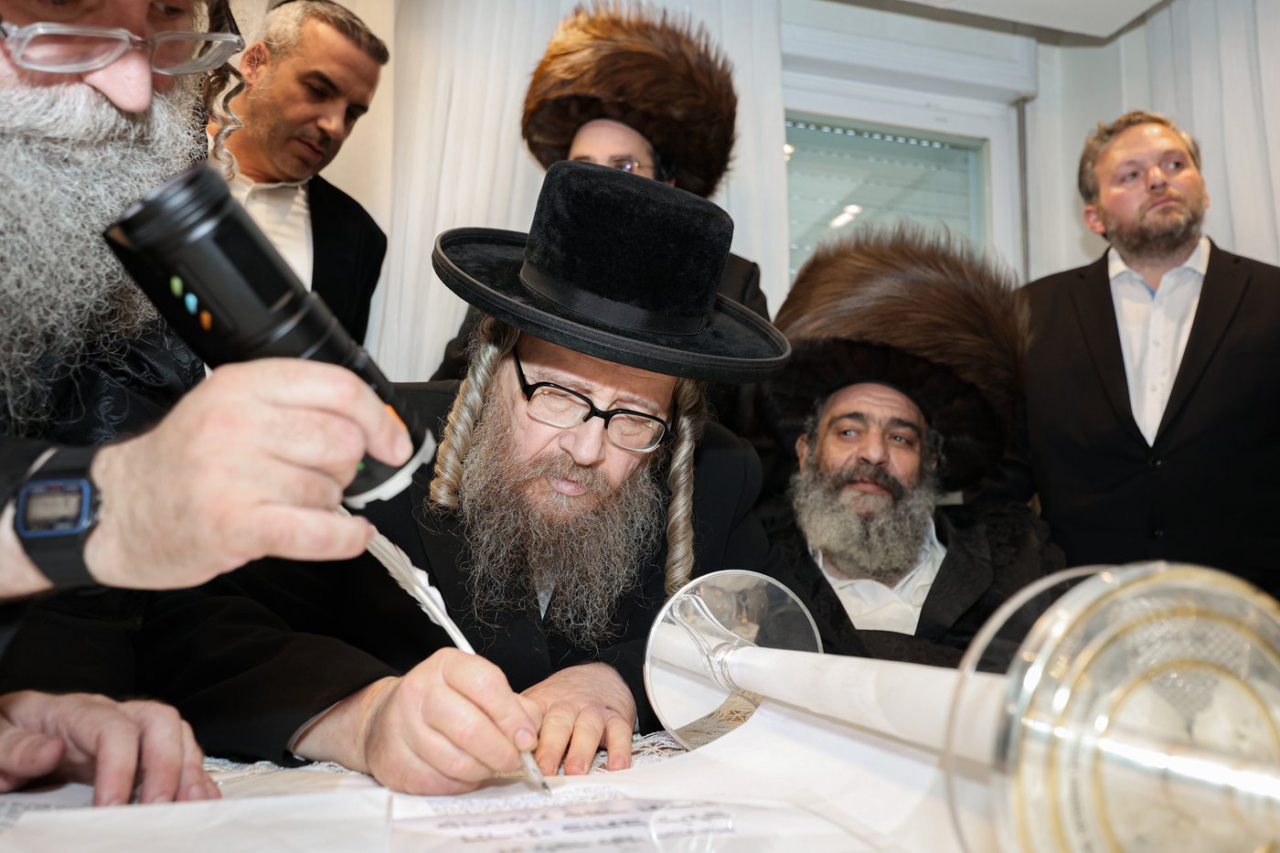 הכנסת ספר התורה | צילום: א. אייזנבאך