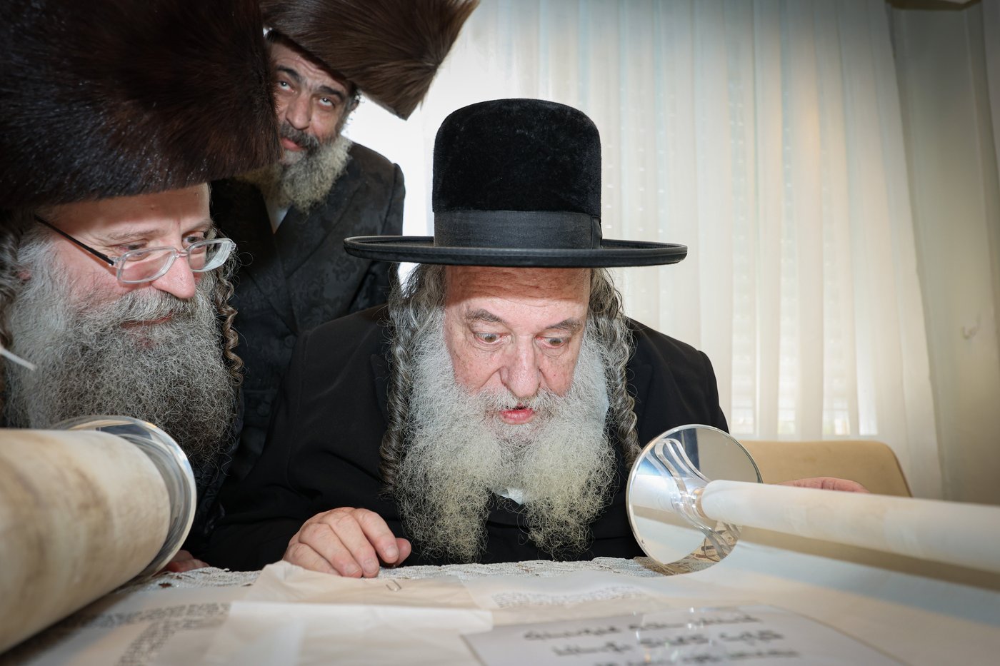הכנסת ספר התורה | צילום: א. אייזנבאך