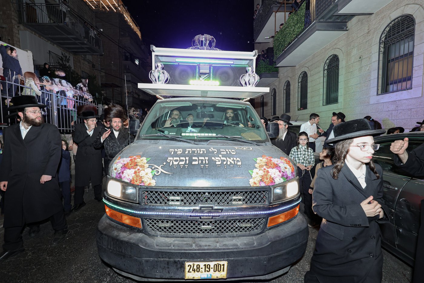 הכנסת ספר התורה | צילום: א. אייזנבאך