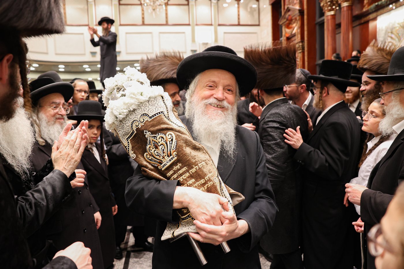הכנסת ספר התורה | צילום: א. אייזנבאך
