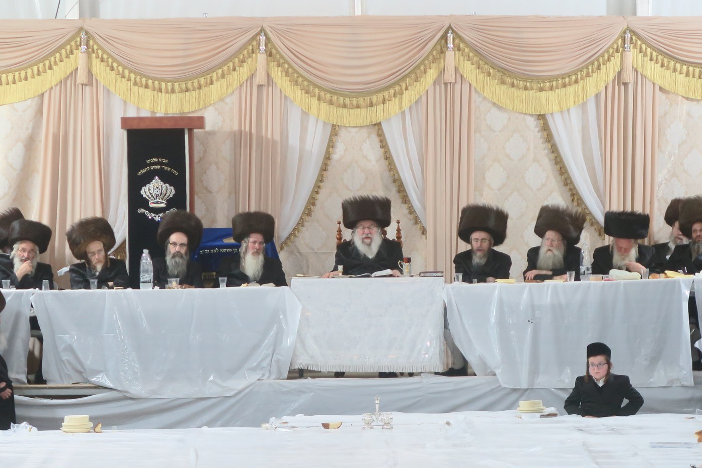 האדמו"ר מנדבורנה שליט"א בשבת ההתאחדות במירון | צילום: מ. אדלר