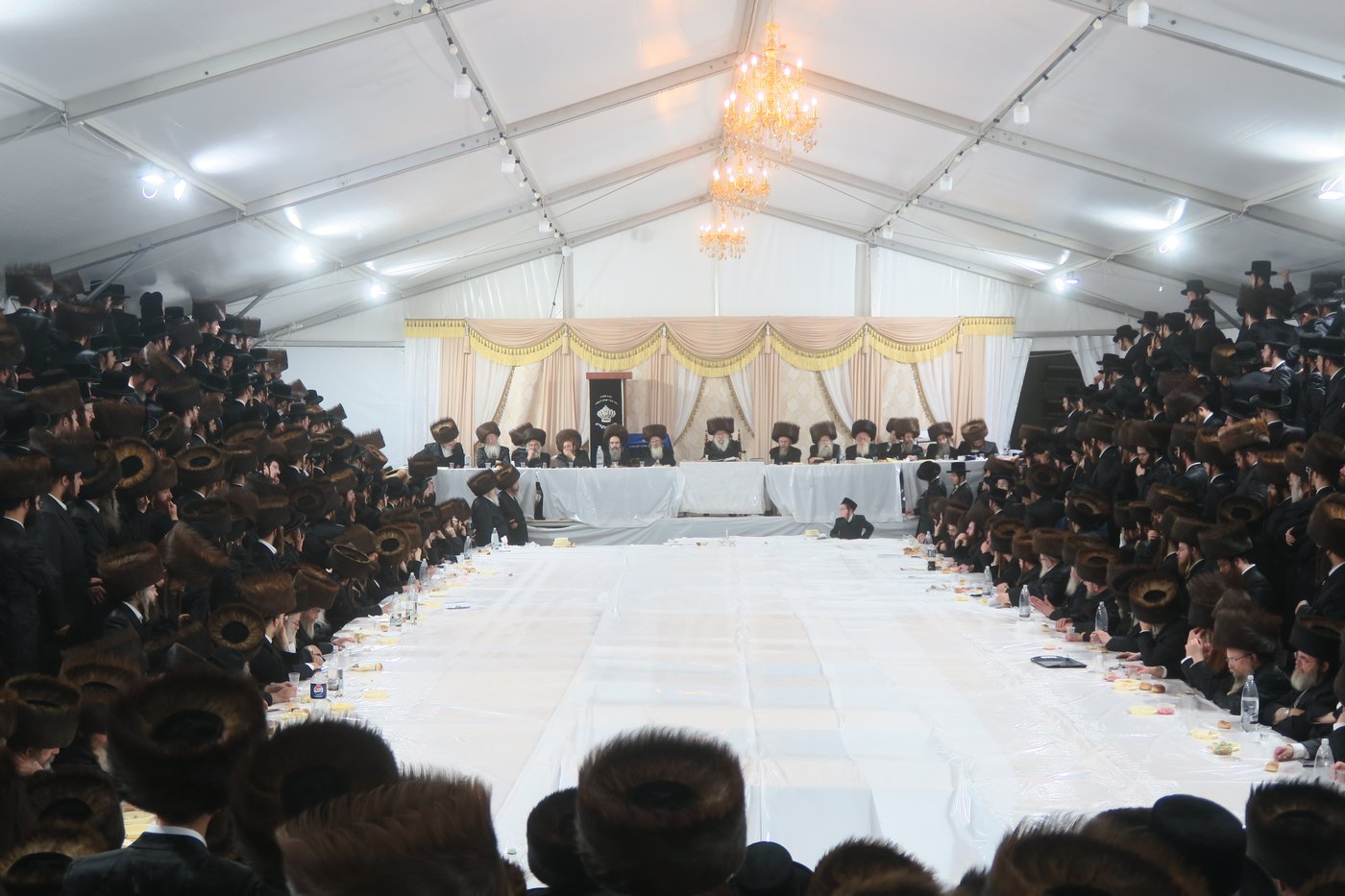 האדמו"ר מנדבורנה שליט"א בשבת ההתאחדות במירון | צילום: מ. אדלר