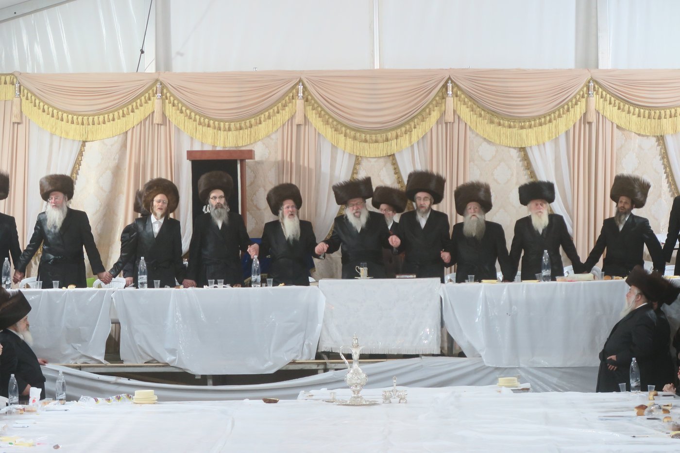 האדמו"ר מנדבורנה שליט"א בשבת ההתאחדות במירון | צילום: מ. אדלר