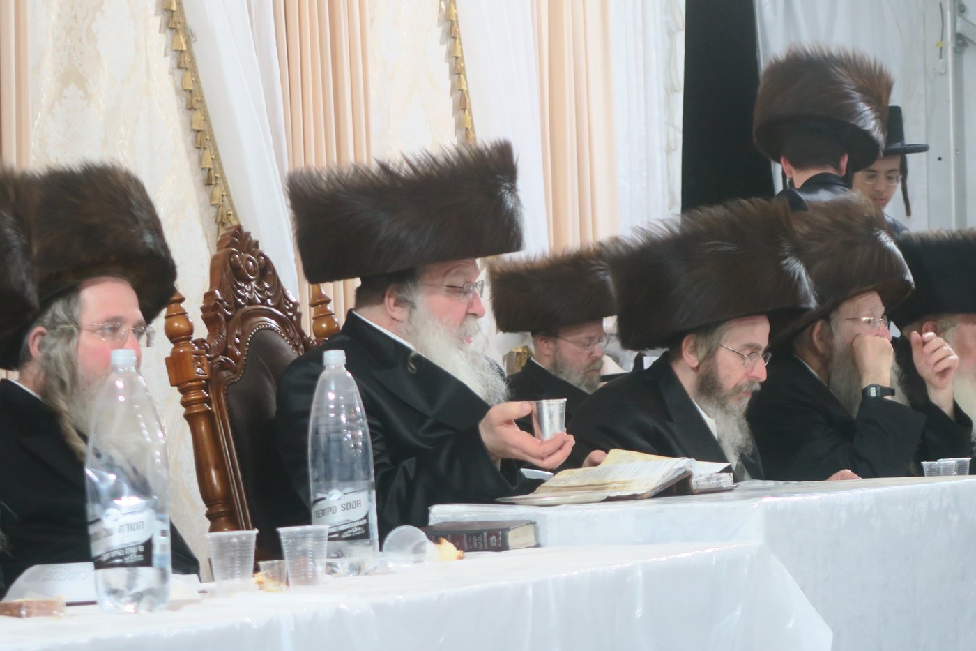 האדמו"ר מנדבורנה שליט"א בשבת ההתאחדות במירון | צילום: מ. אדלר