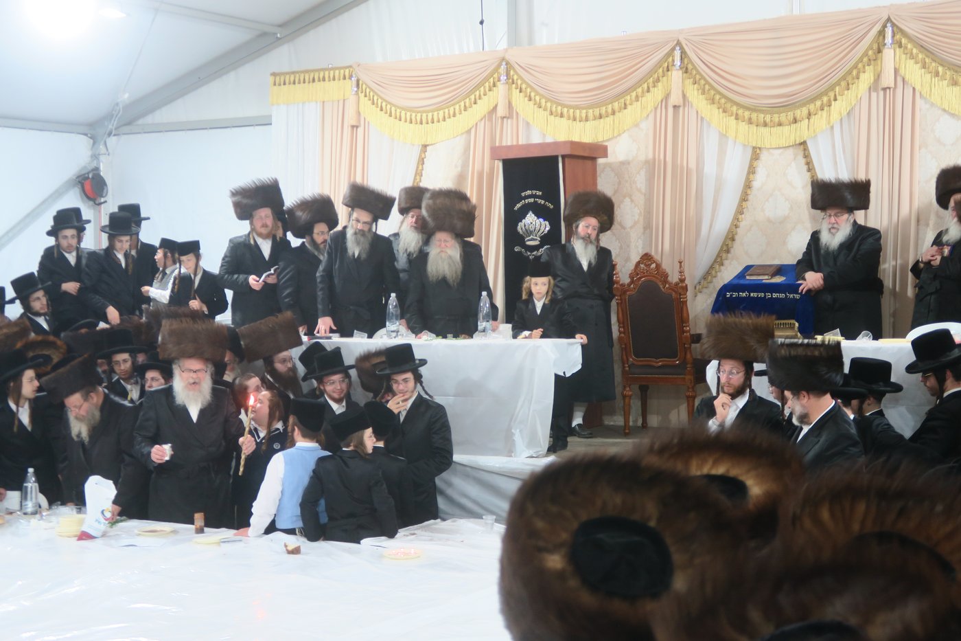 האדמו"ר מנדבורנה שליט"א בשבת ההתאחדות במירון | צילום: מ. אדלר