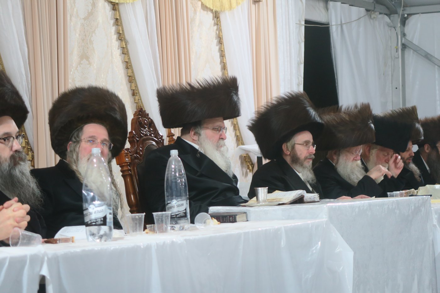 האדמו"ר מנדבורנה שליט"א בשבת ההתאחדות במירון | צילום: מ. אדלר