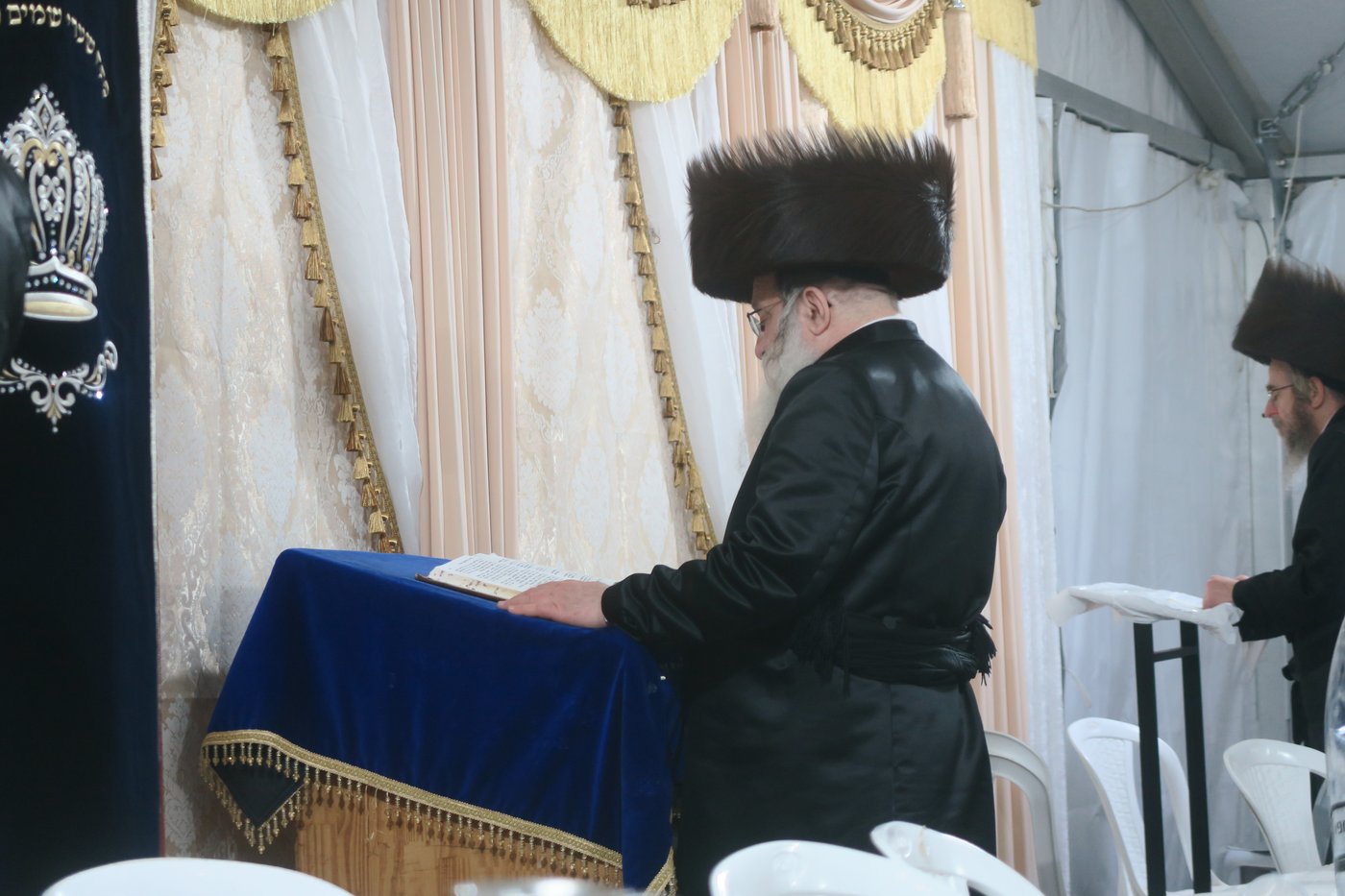 האדמו"ר מנדבורנה שליט"א בשבת ההתאחדות במירון | צילום: מ. אדלר