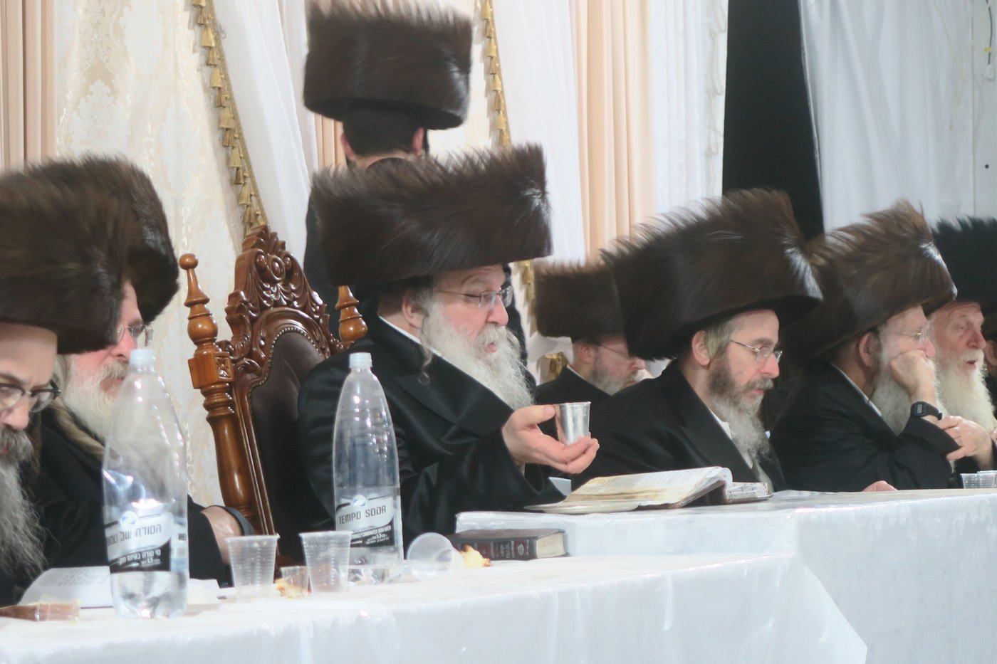האדמו"ר מנדבורנה שליט"א בשבת ההתאחדות במירון | צילום: מ. אדלר