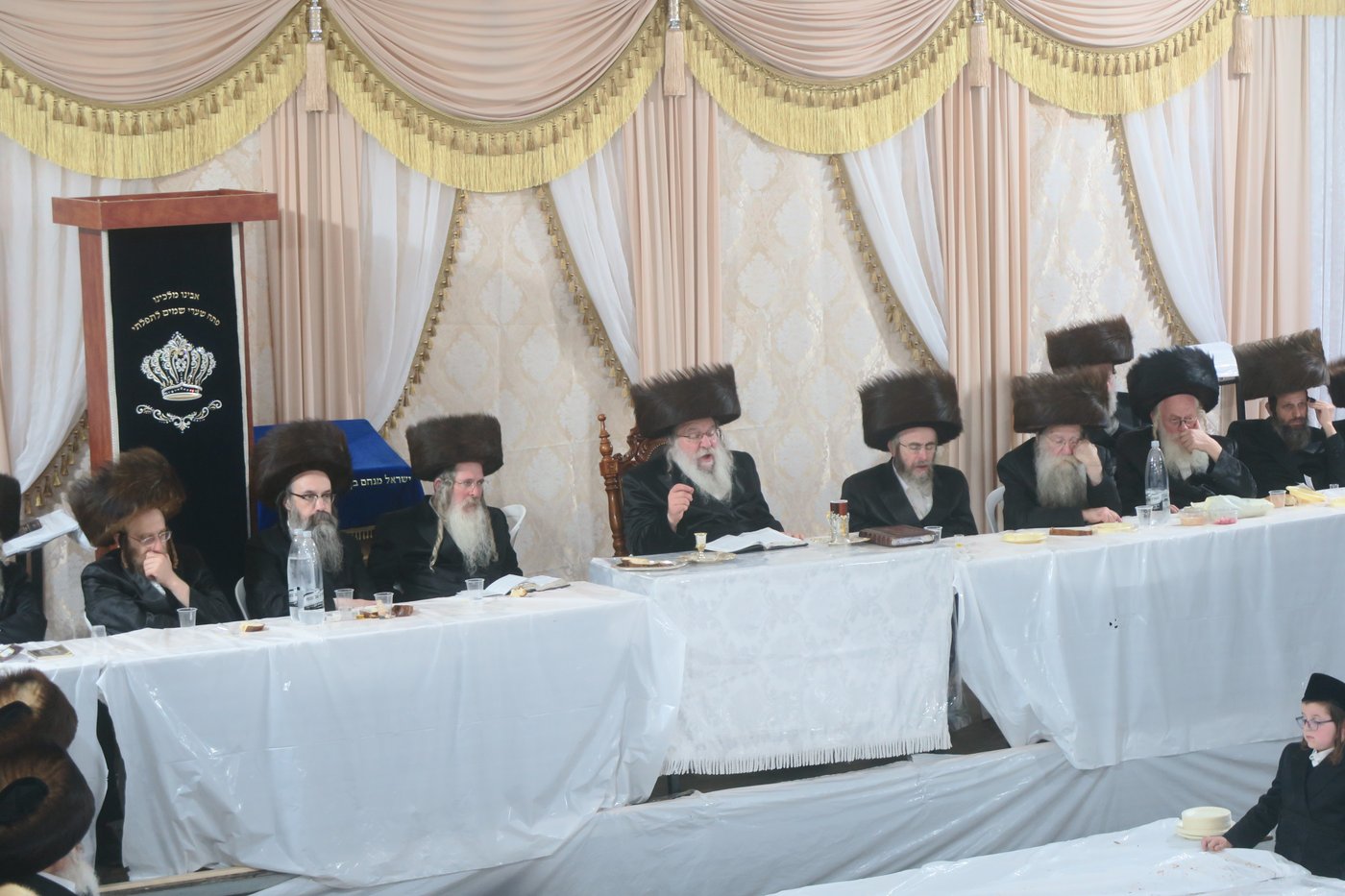 האדמו"ר מנדבורנה שליט"א בשבת ההתאחדות במירון | צילום: מ. אדלר