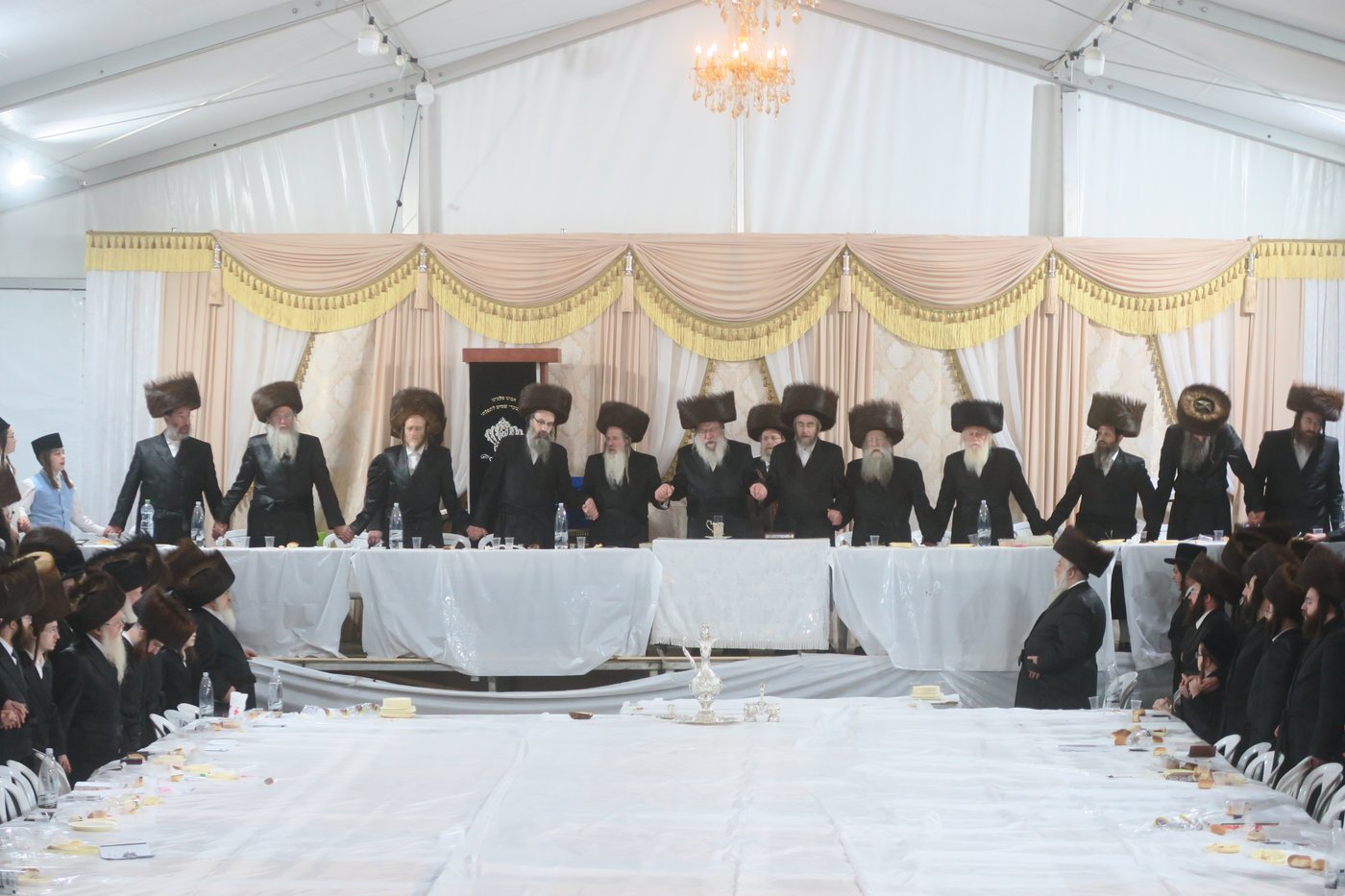 האדמו"ר מנדבורנה שליט"א בשבת ההתאחדות במירון | צילום: מ. אדלר